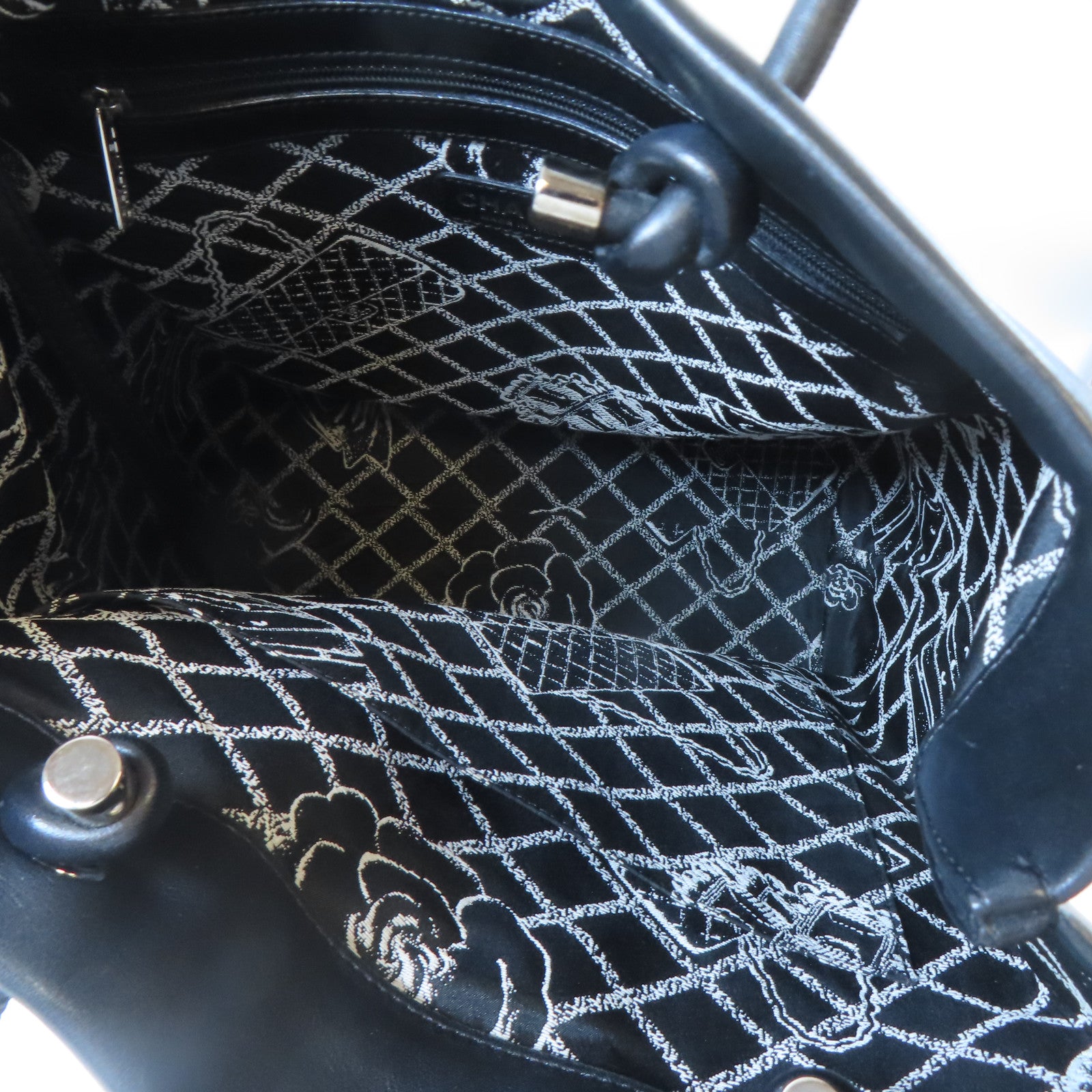 CHANEL 牛皮皮革Totebag銀扣手挽袋黑色