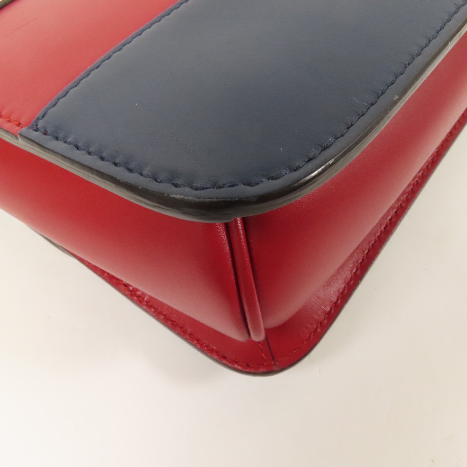 GUCCI 牛皮皮革Queen Margaret Bee金扣肩背袋