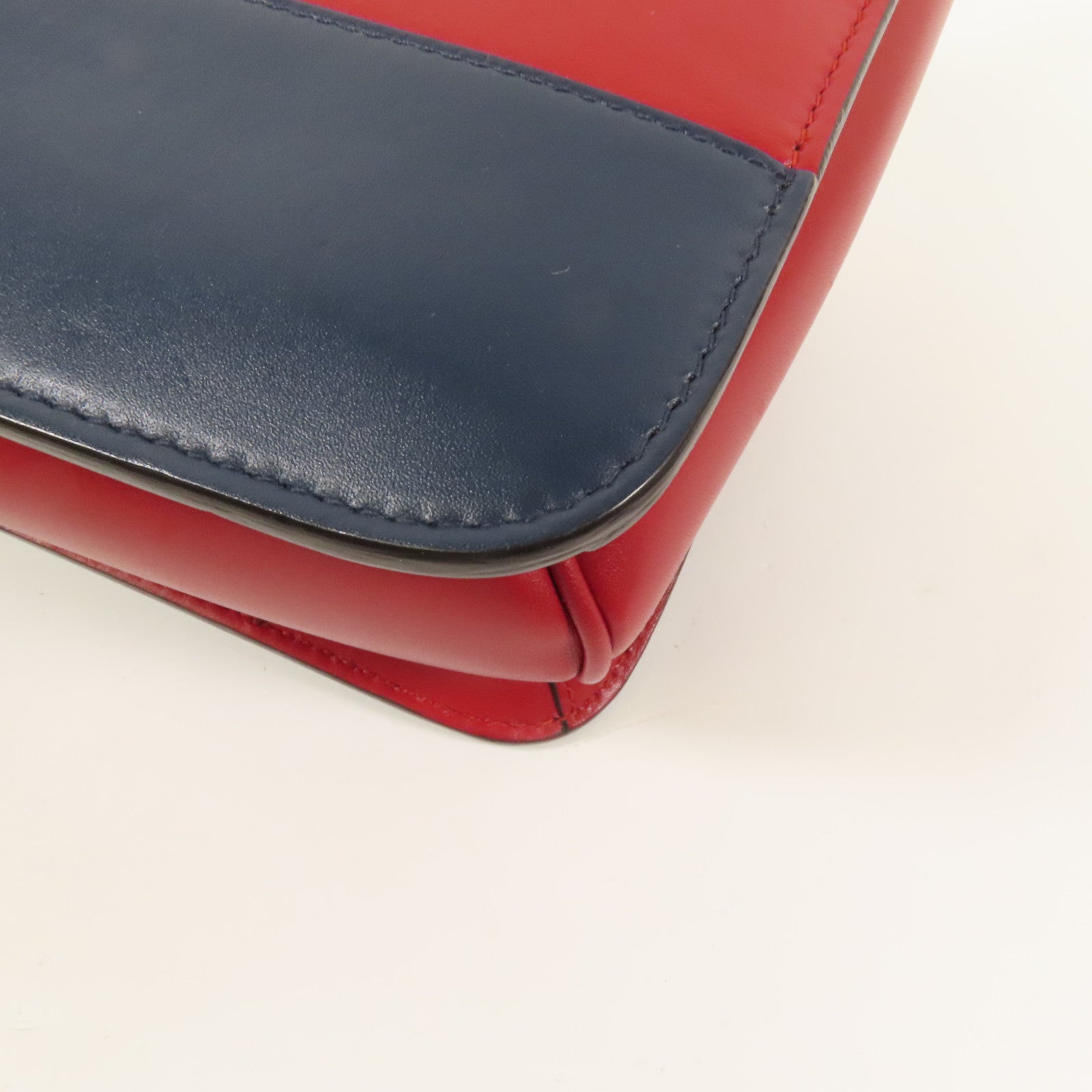 GUCCI 【激減優惠】牛皮皮革Queen Margaret Bee金扣肩背袋