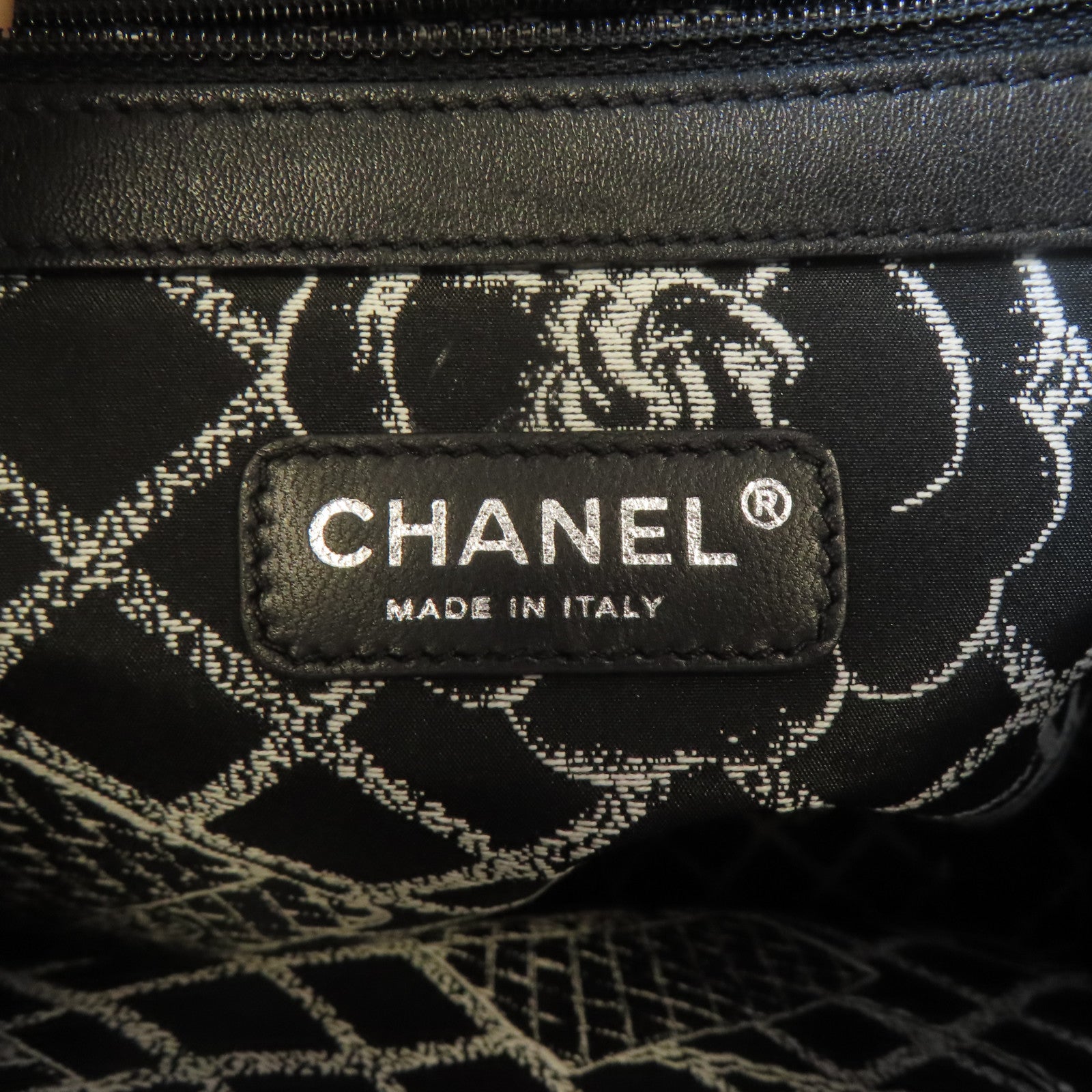 CHANEL 牛皮皮革Totebag銀扣手挽袋黑色