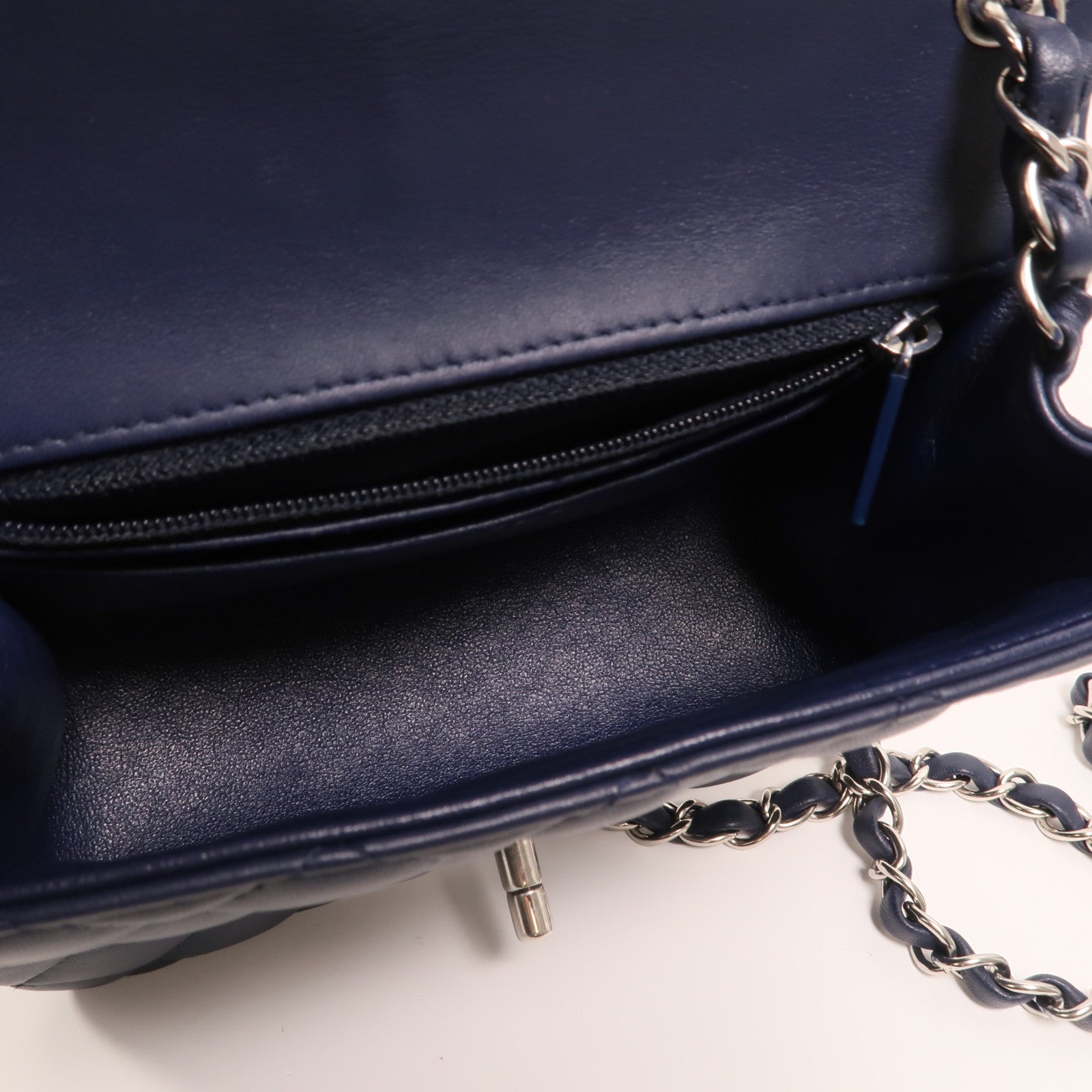 CHANEL 羊皮皮革Mini Classic 17銀扣鏈帶肩背袋