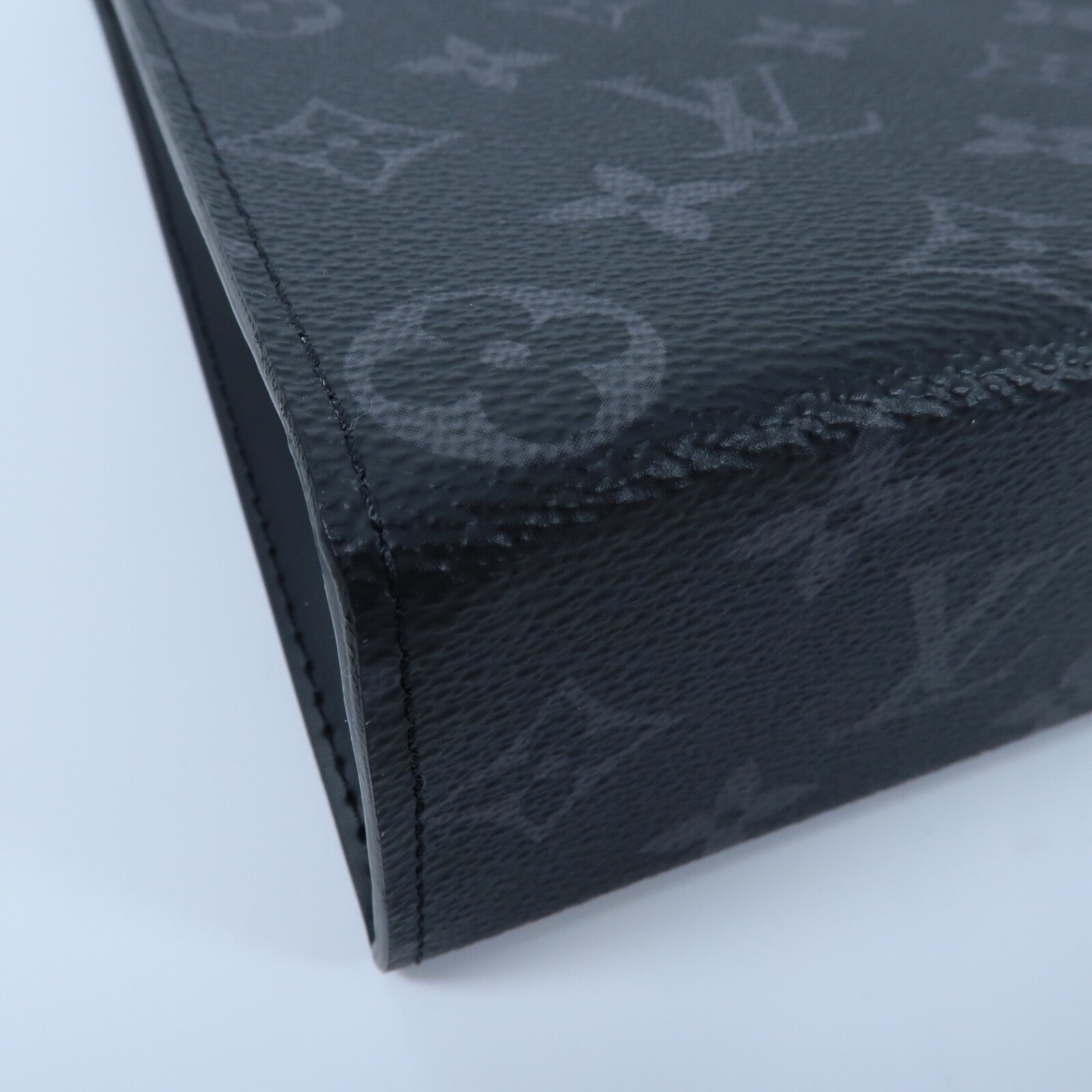 LOUIS VUITTON Monogram Eclipse Pochette Voyage MM手拿包