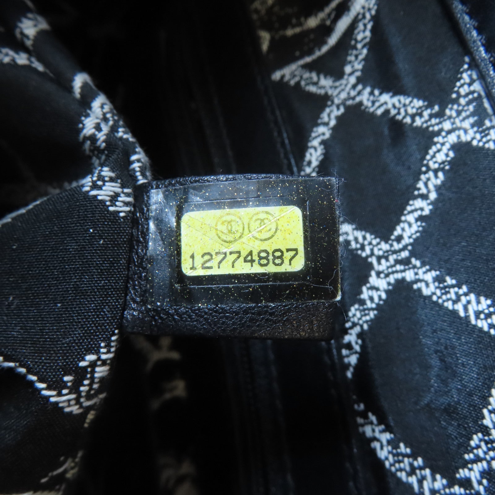 CHANEL 牛皮皮革Totebag銀扣手挽袋黑色