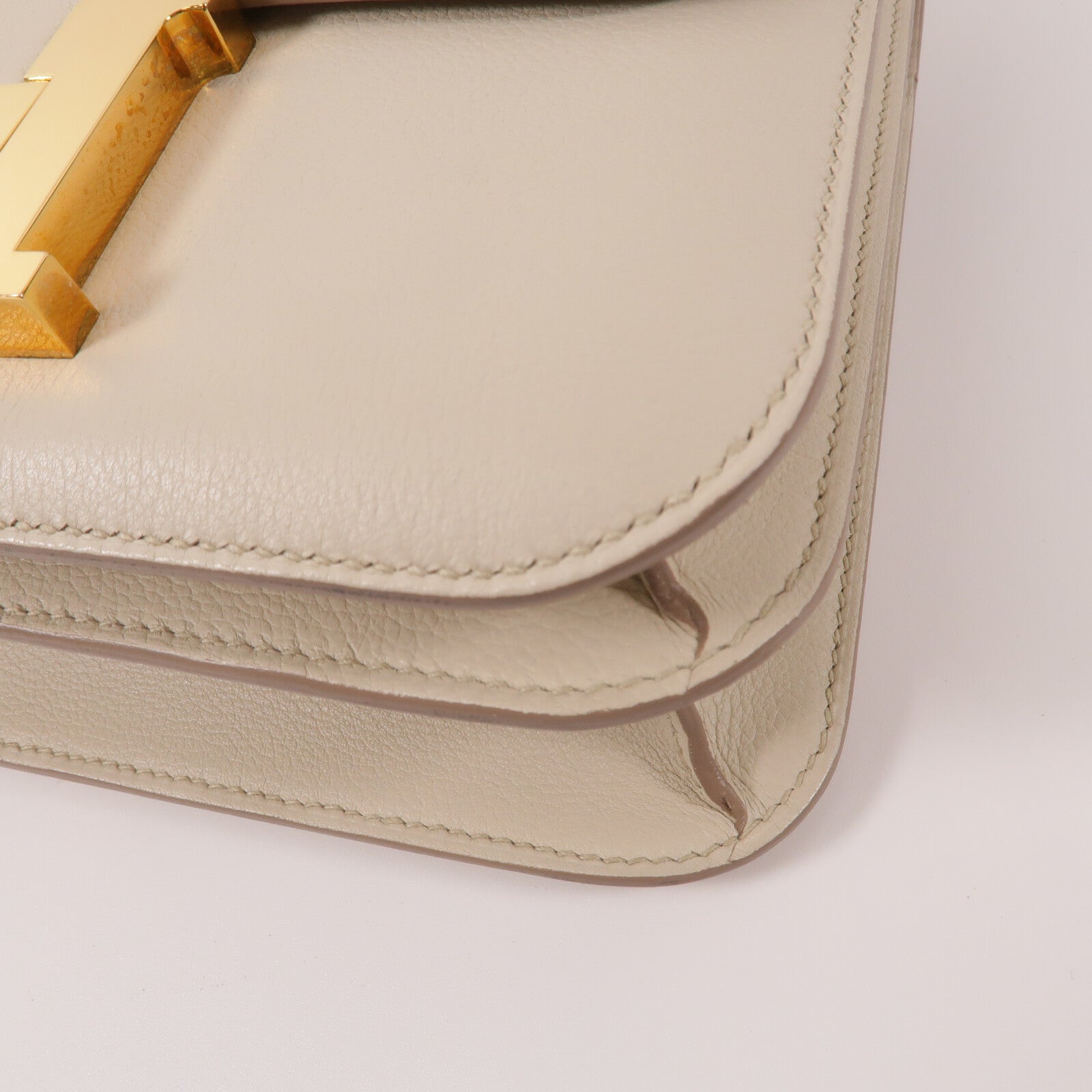 HERMES Evercolor皮革Constance 24肩背袋Craie