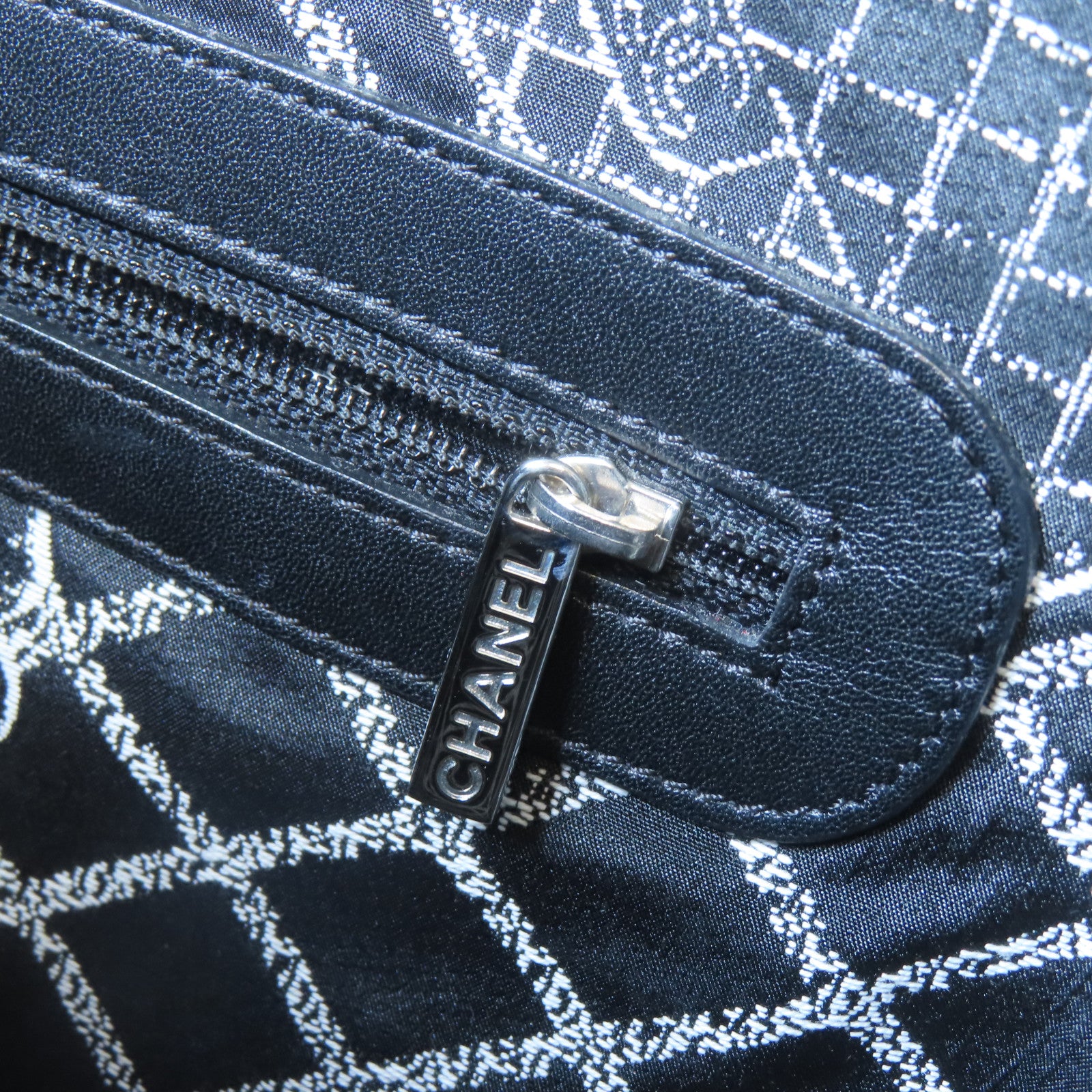 CHANEL 牛皮皮革Totebag銀扣手挽袋黑色