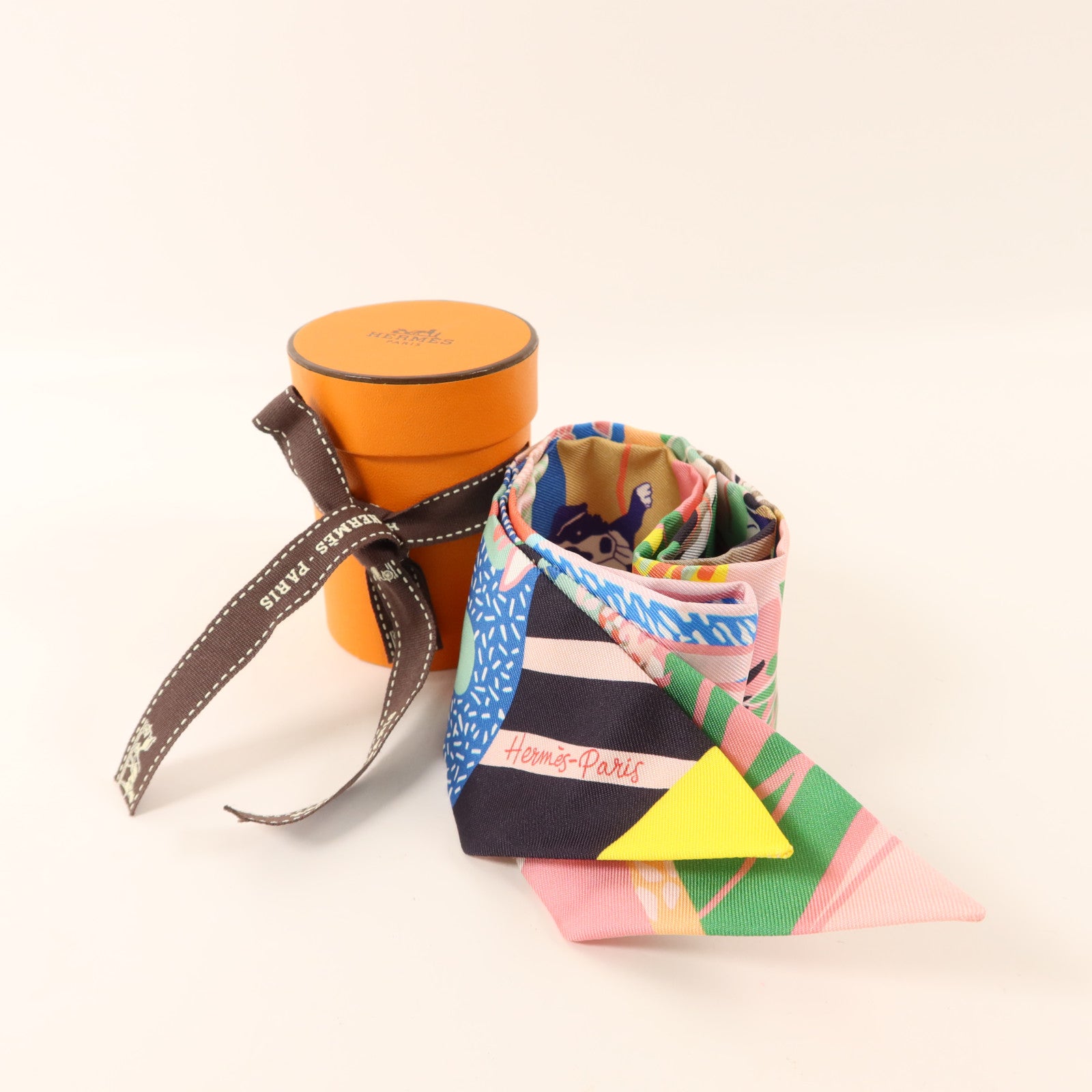 HERMES 絲質En Liberte Twilly絲巾
