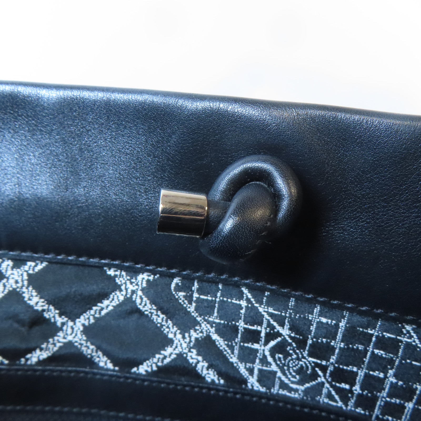 CHANEL 牛皮皮革Totebag銀扣手挽袋黑色