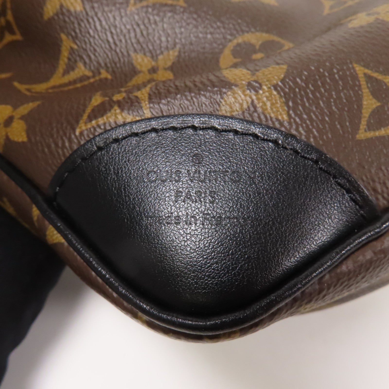 LOUIS VUITTON Monogram Odeon 金扣肩背袋
