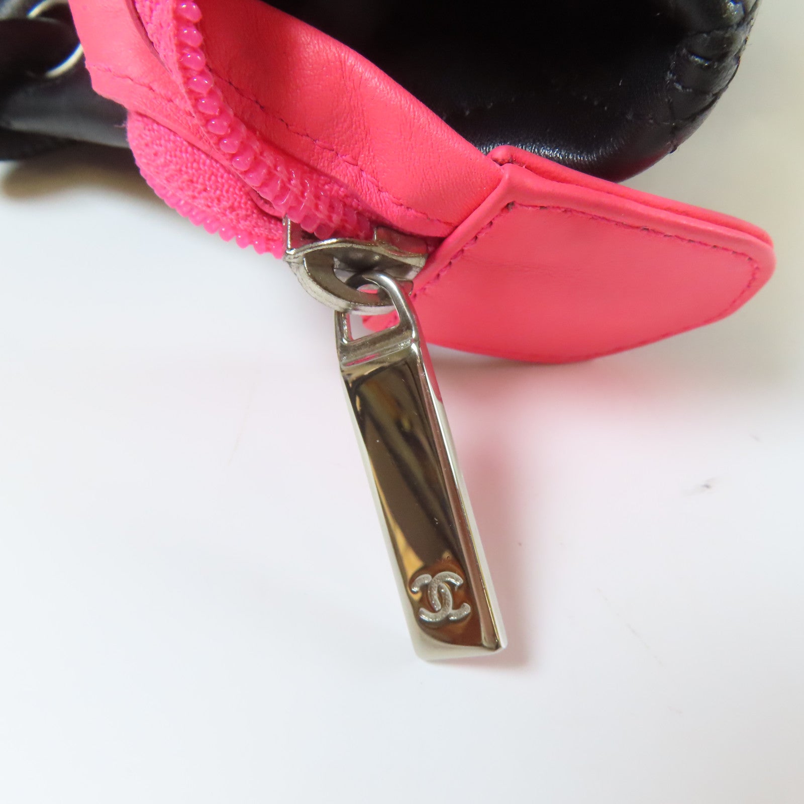 CHANEL 菱格牛皮皮革Cambon Small銀扣手挽袋黑色