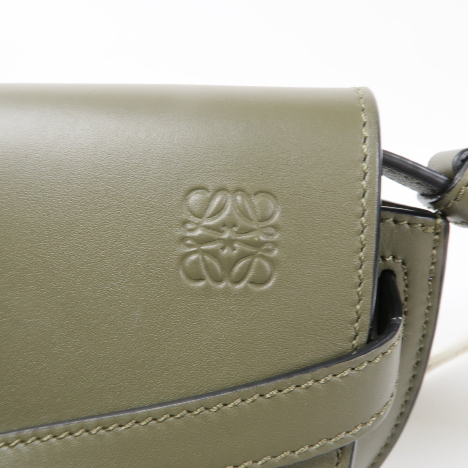 LOEWE 牛皮皮革Gate Mini金扣肩背袋