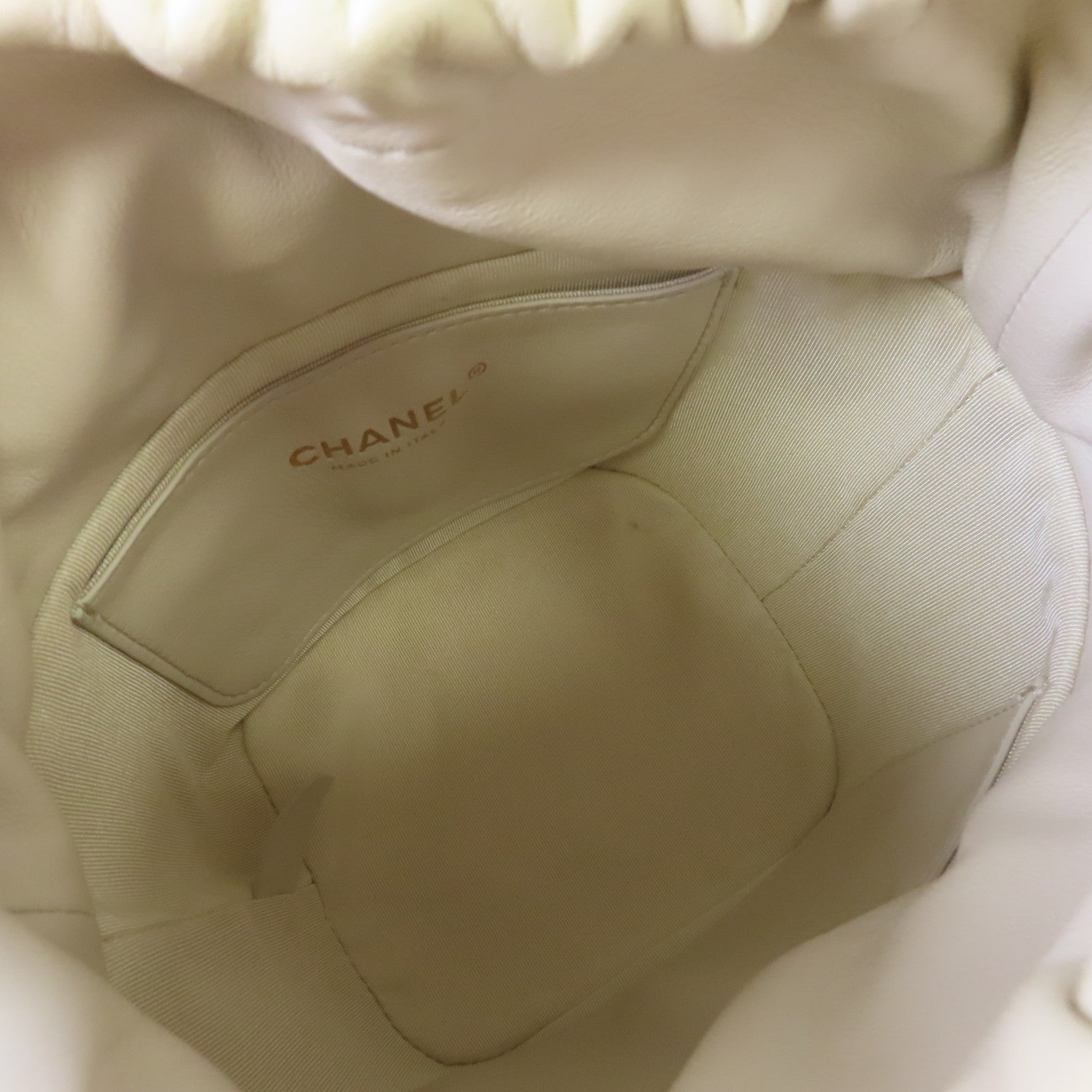 CHANEL 菱格羊皮皮革Bucket Bag金扣鏈帶肩背袋米白色
