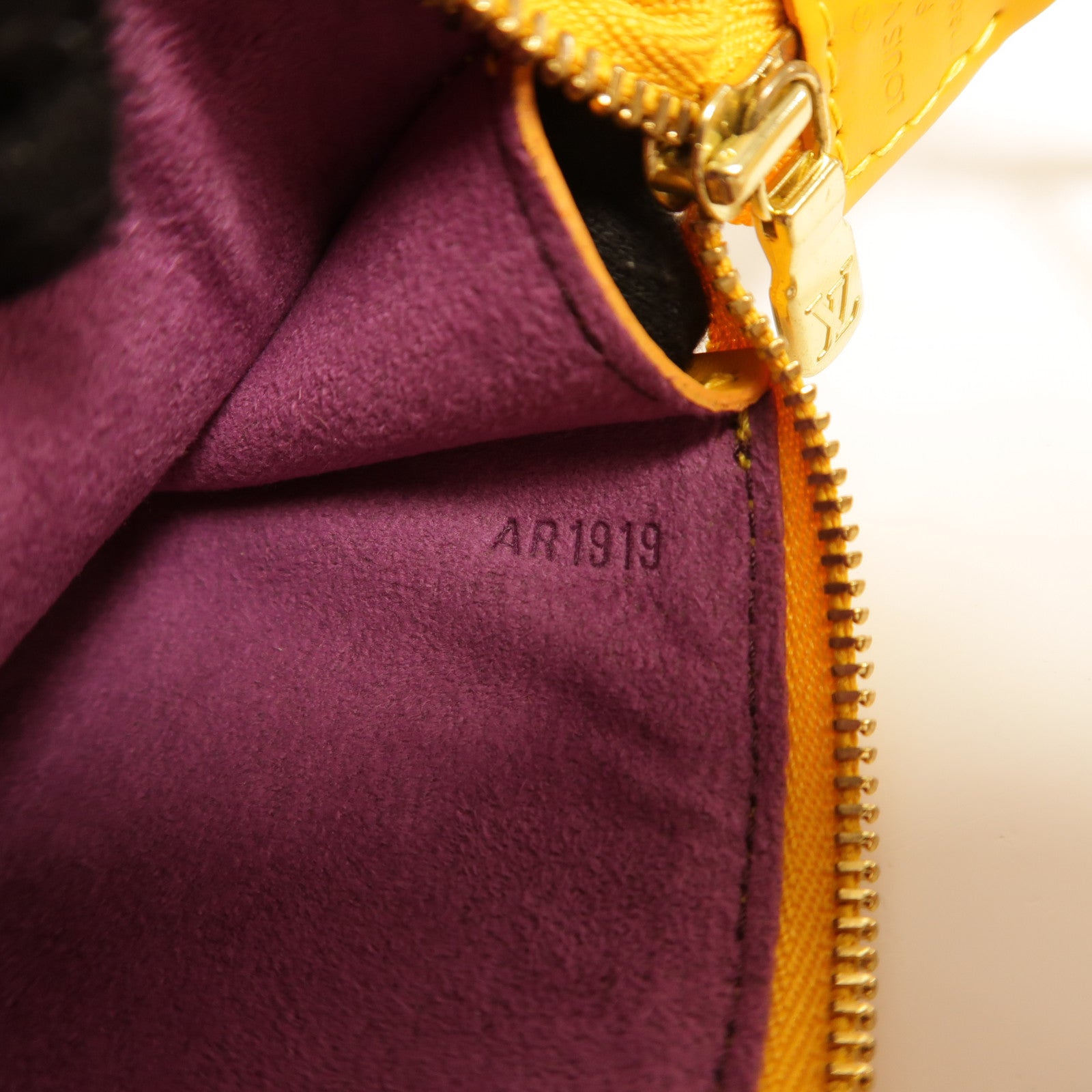 LOUIS VUITTON Epi Pochette Accessoires Pouch金扣手挽袋