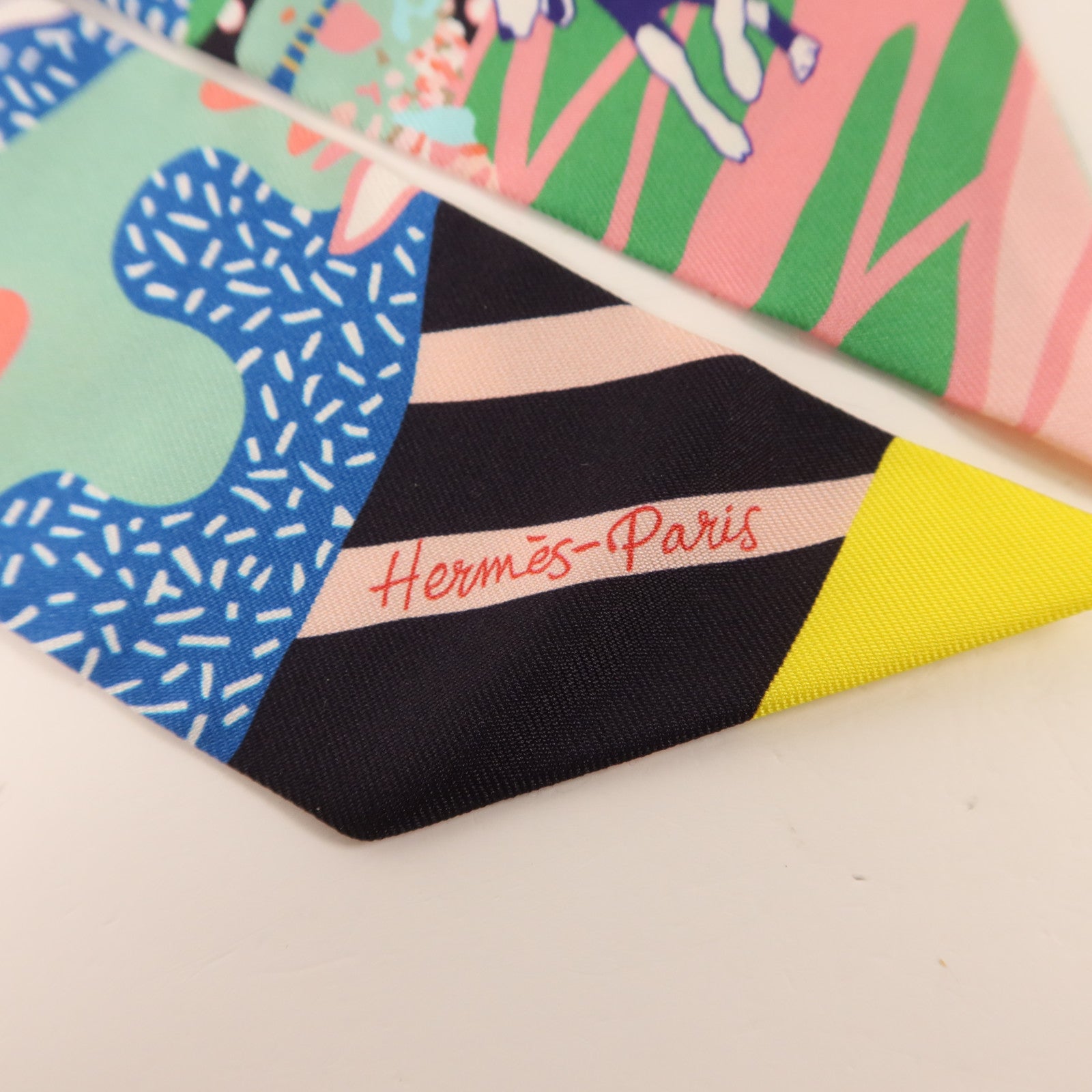 HERMES 絲質En Liberte Twilly絲巾