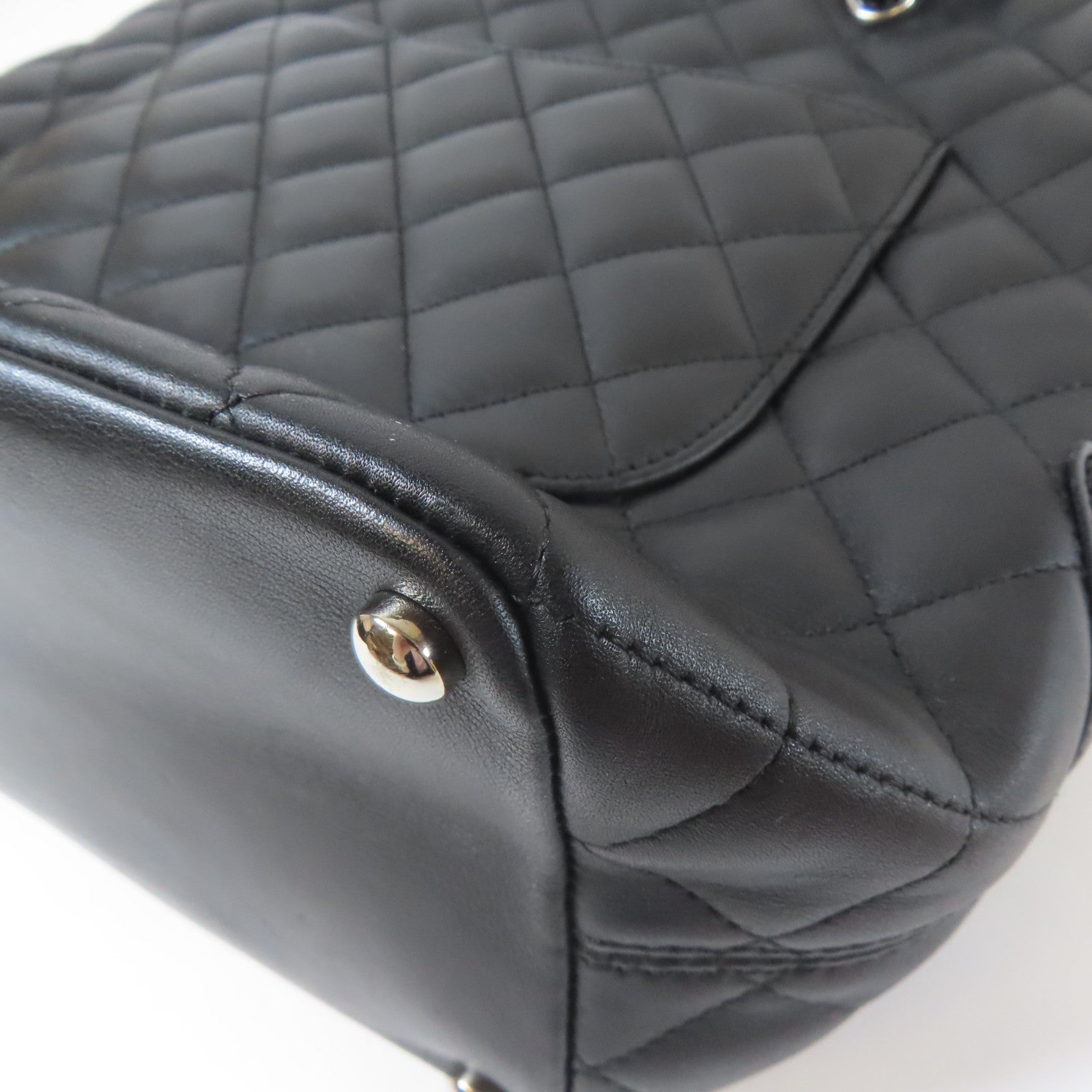 CHANEL 菱格牛皮皮革Cambon Small銀扣手挽袋黑色