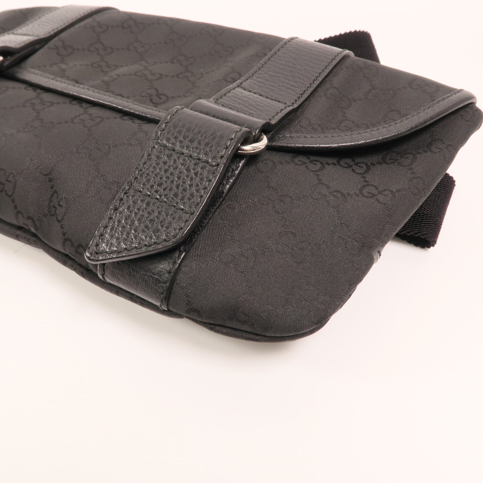 GUCCI 尼龍Waist Bag銀扣腰包