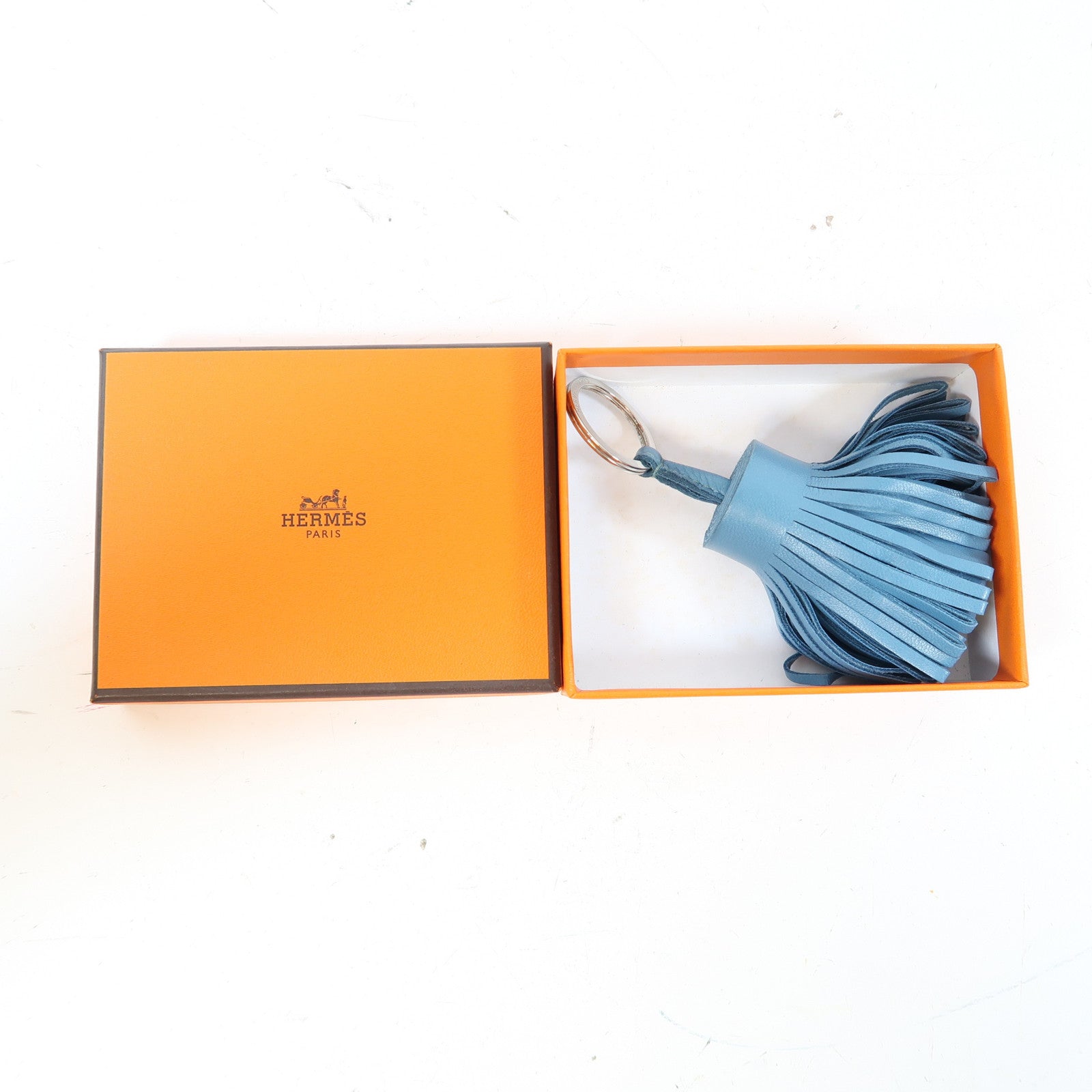 HERMES Swift皮革Carmen銀扣掛飾藍色