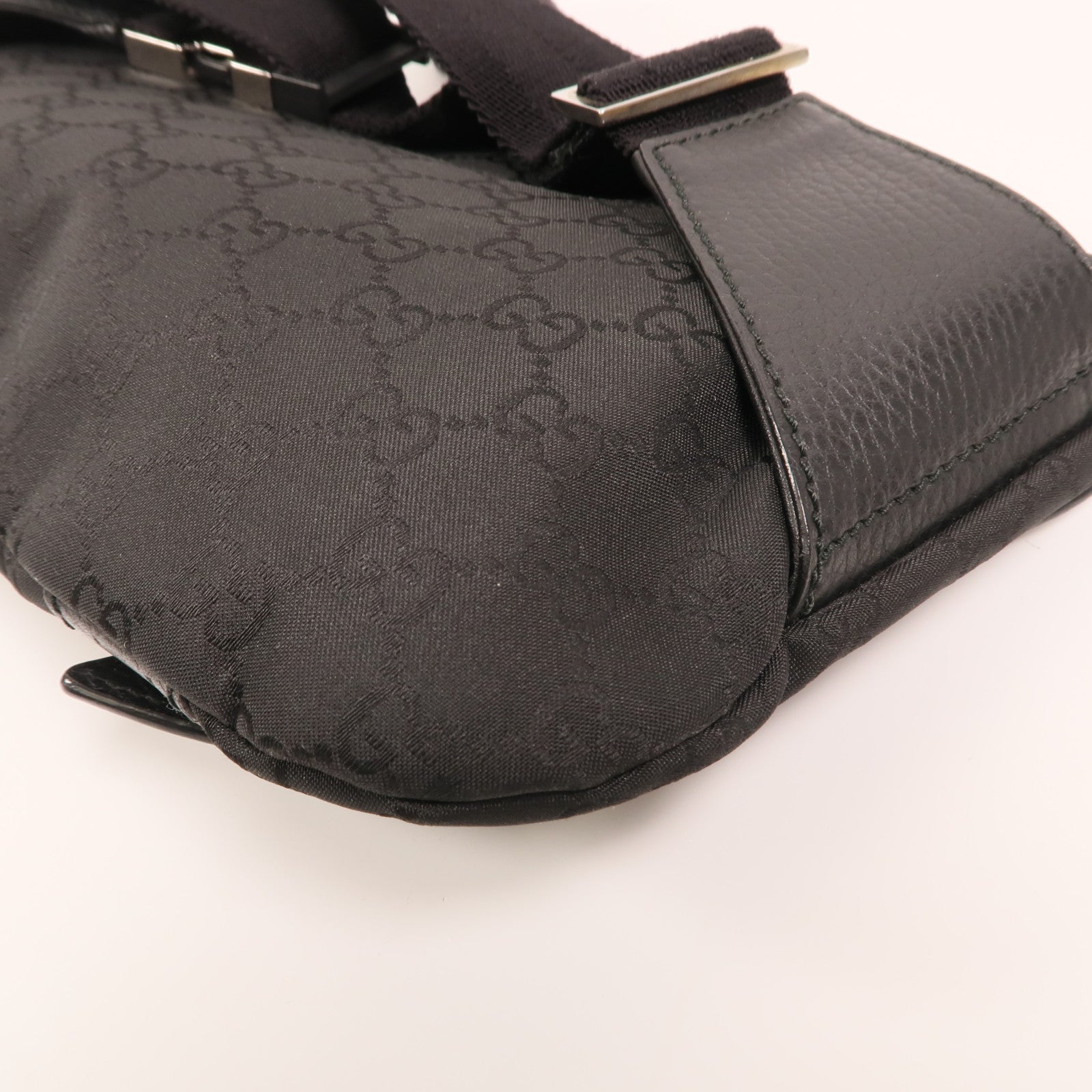 GUCCI 尼龍Waist Bag銀扣腰包