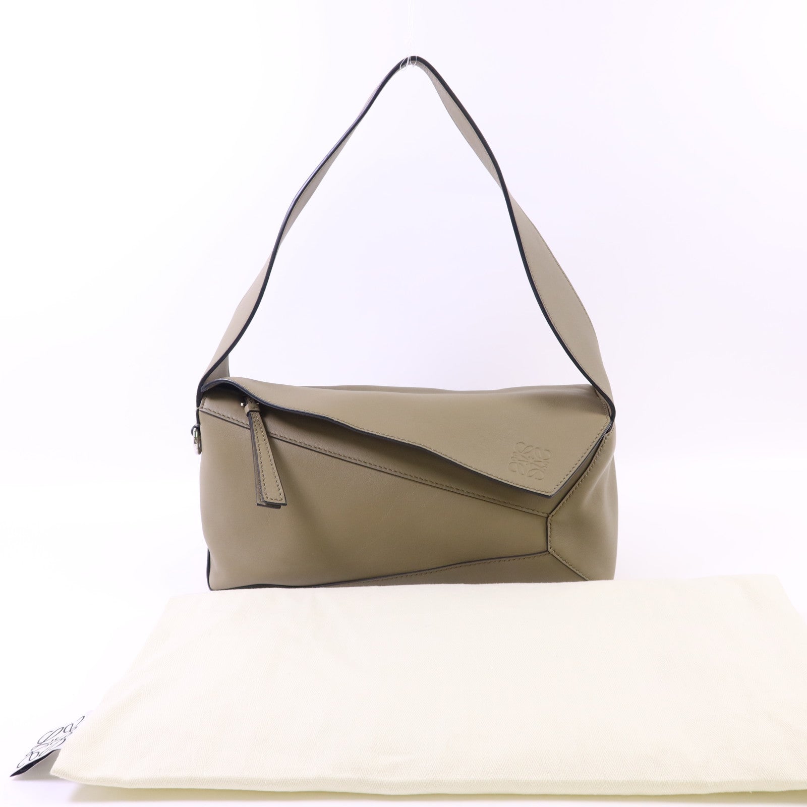 LOEWE 羊皮皮革Puzzle Hobo銀扣肩背袋