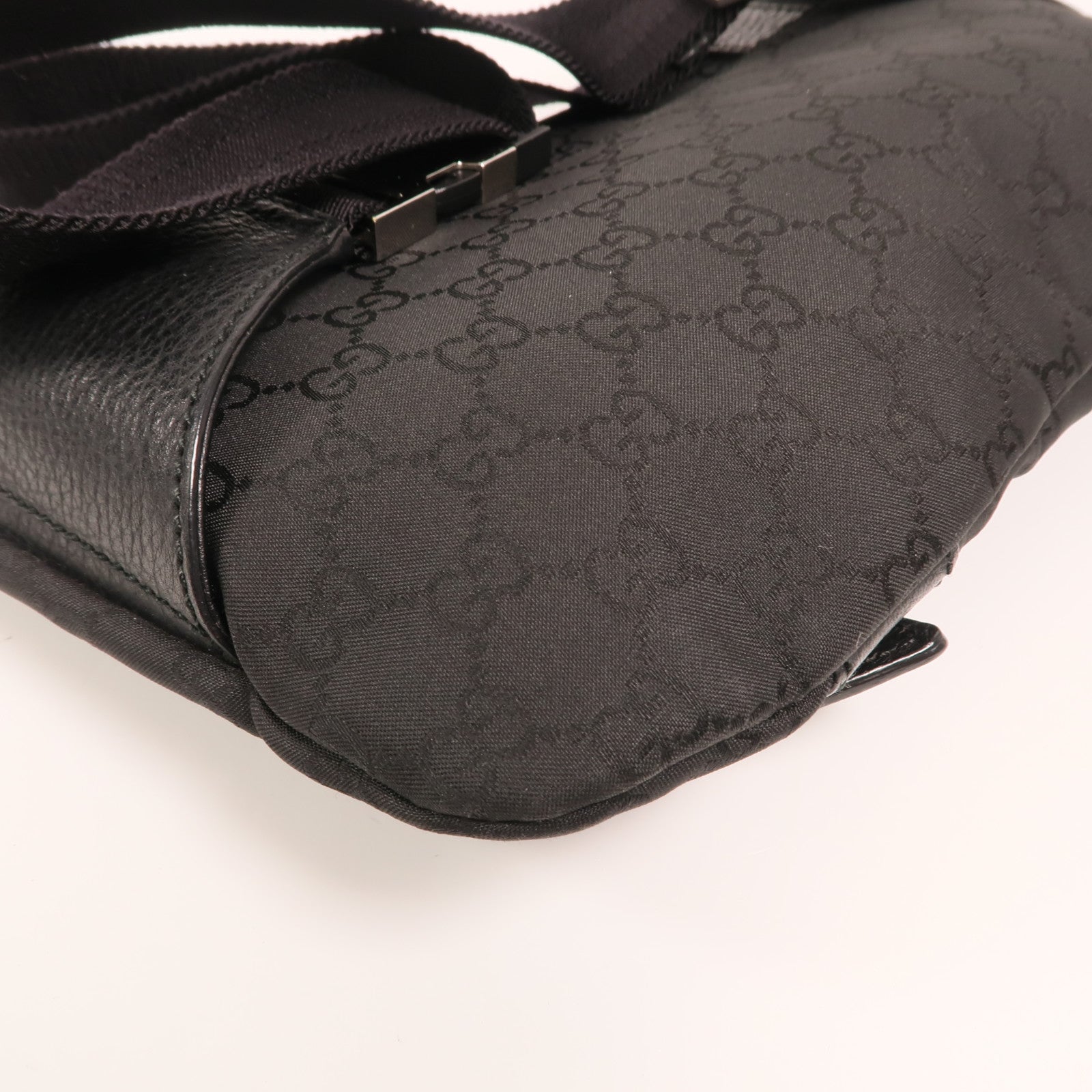GUCCI 尼龍Waist Bag銀扣腰包