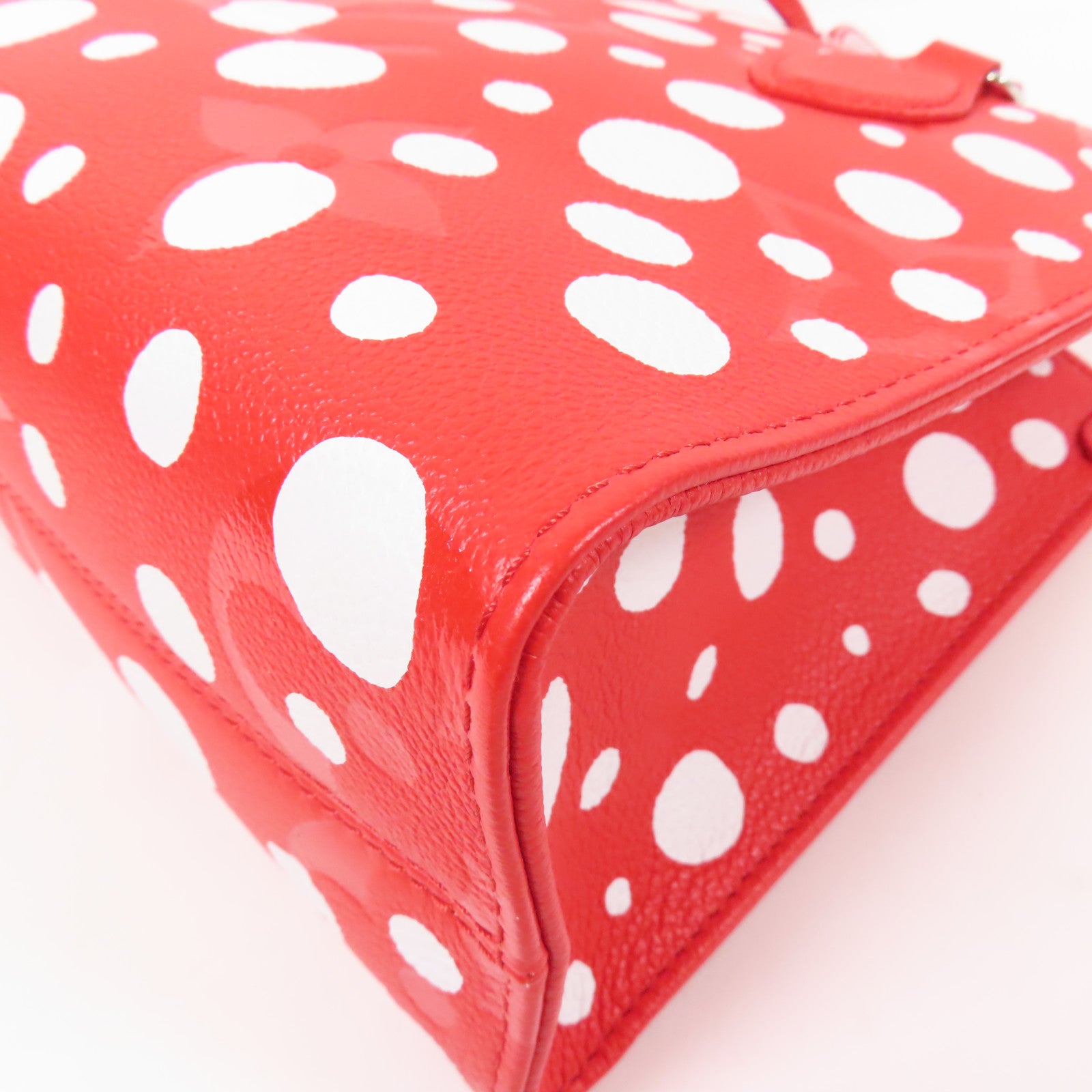 LOUIS VUITTON 【激減優惠】Monogram Empreinte Yayoi Kusama On The Go PM銀扣手挽肩背兩用袋