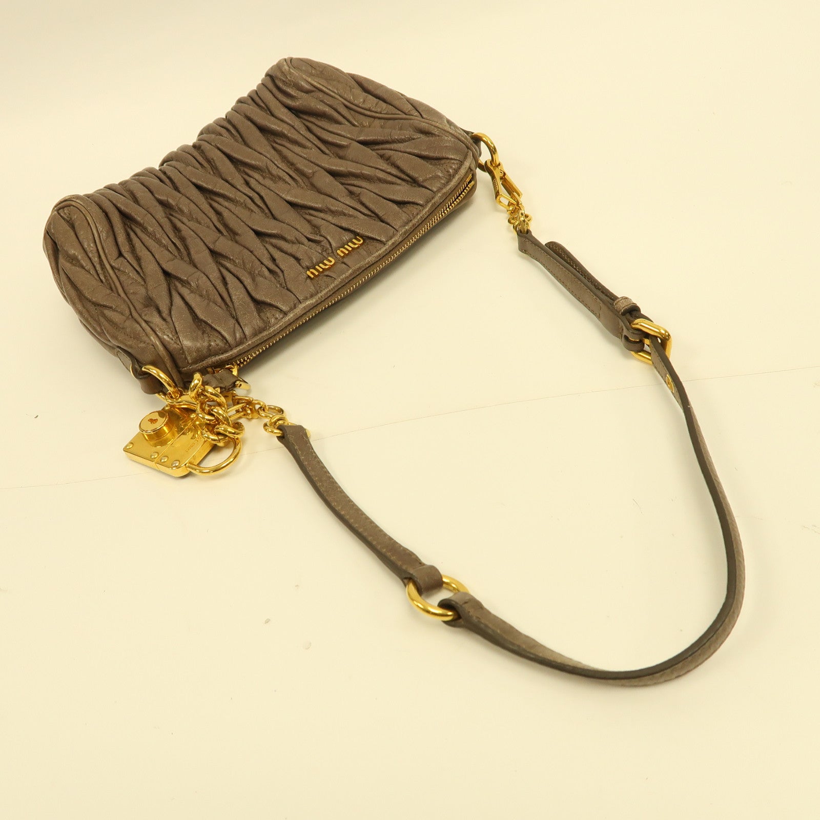 Miu Miu 牛皮皮革Shoulder Bag金扣肩背袋灰色