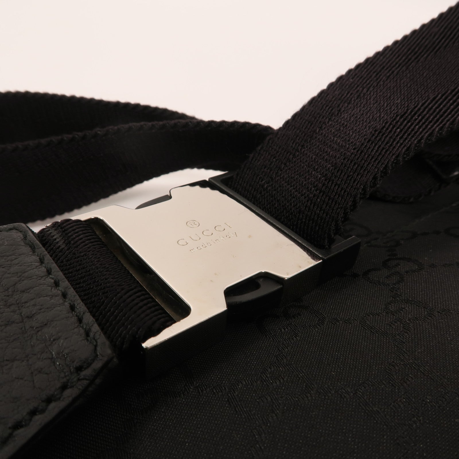 GUCCI 尼龍Waist Bag銀扣腰包