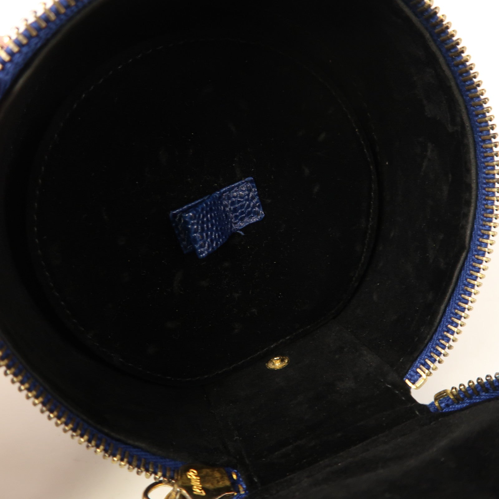 CHANEL 牛皮皮革Pouch手拿包金扣藍色