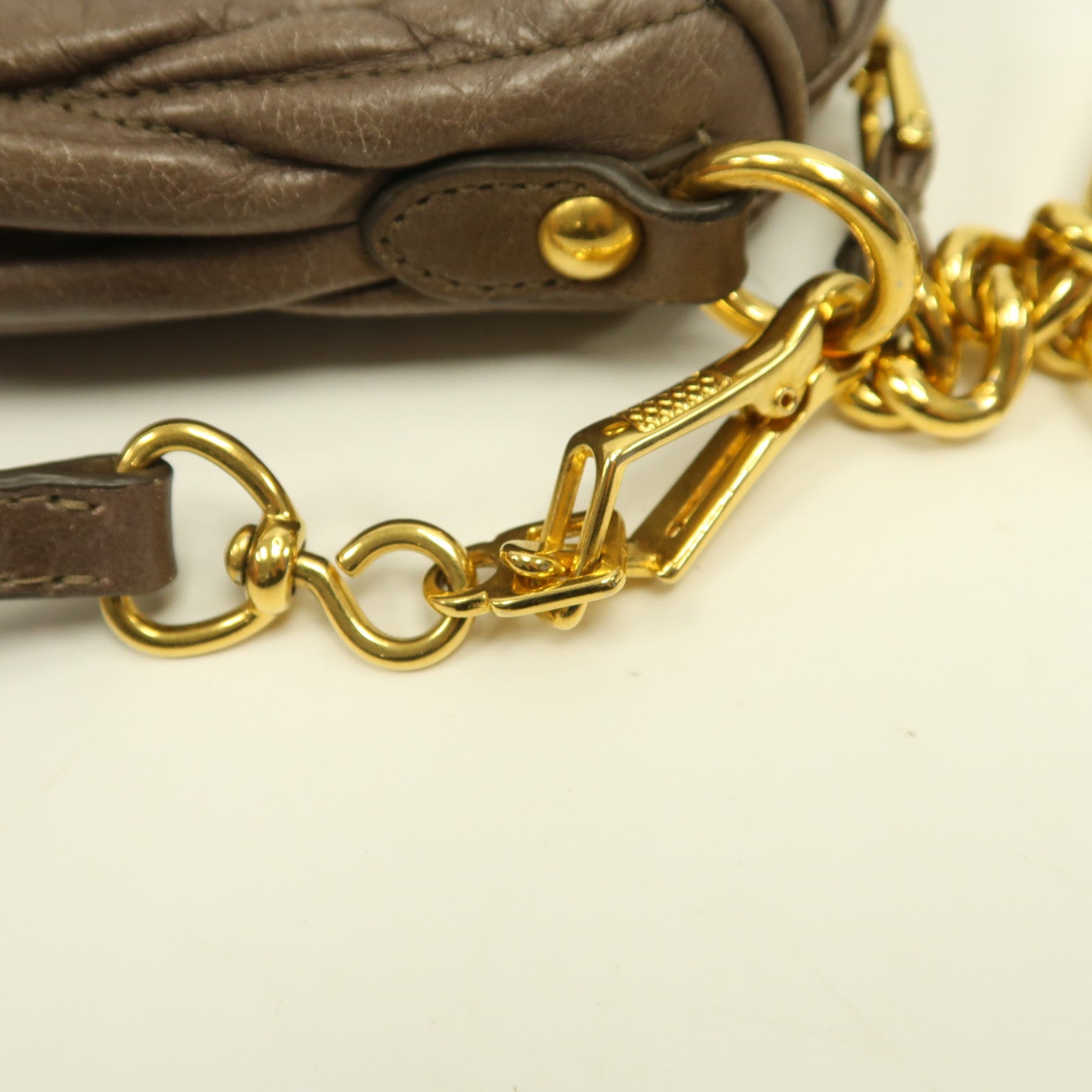 Miu Miu 牛皮皮革Shoulder Bag金扣肩背袋灰色