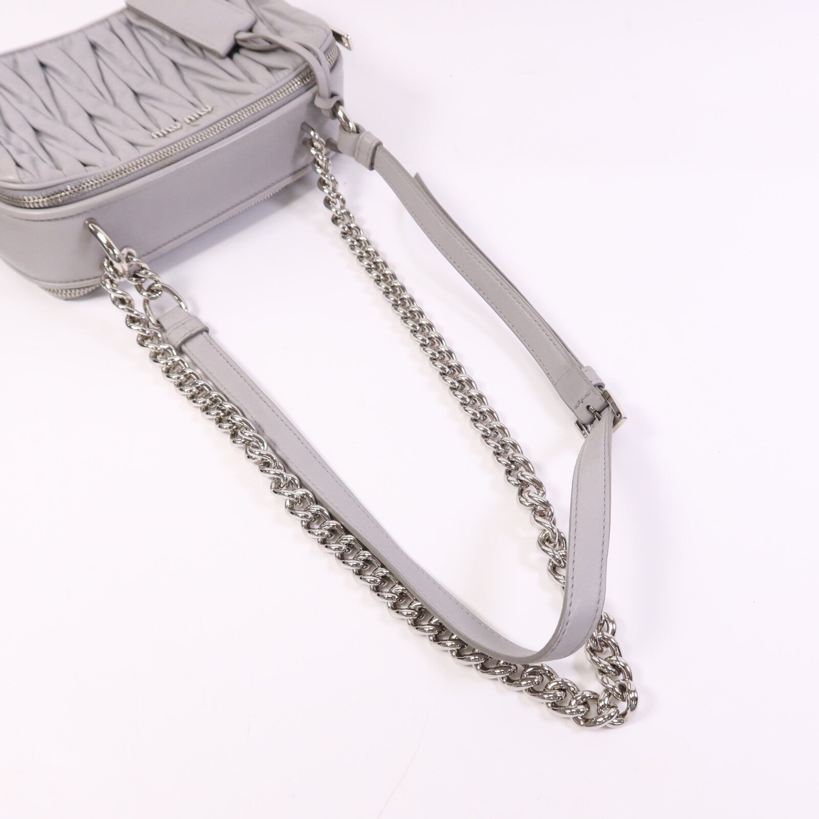 Miu Miu 羊皮皮革Shoulder Bag銀扣鏈帶肩背袋