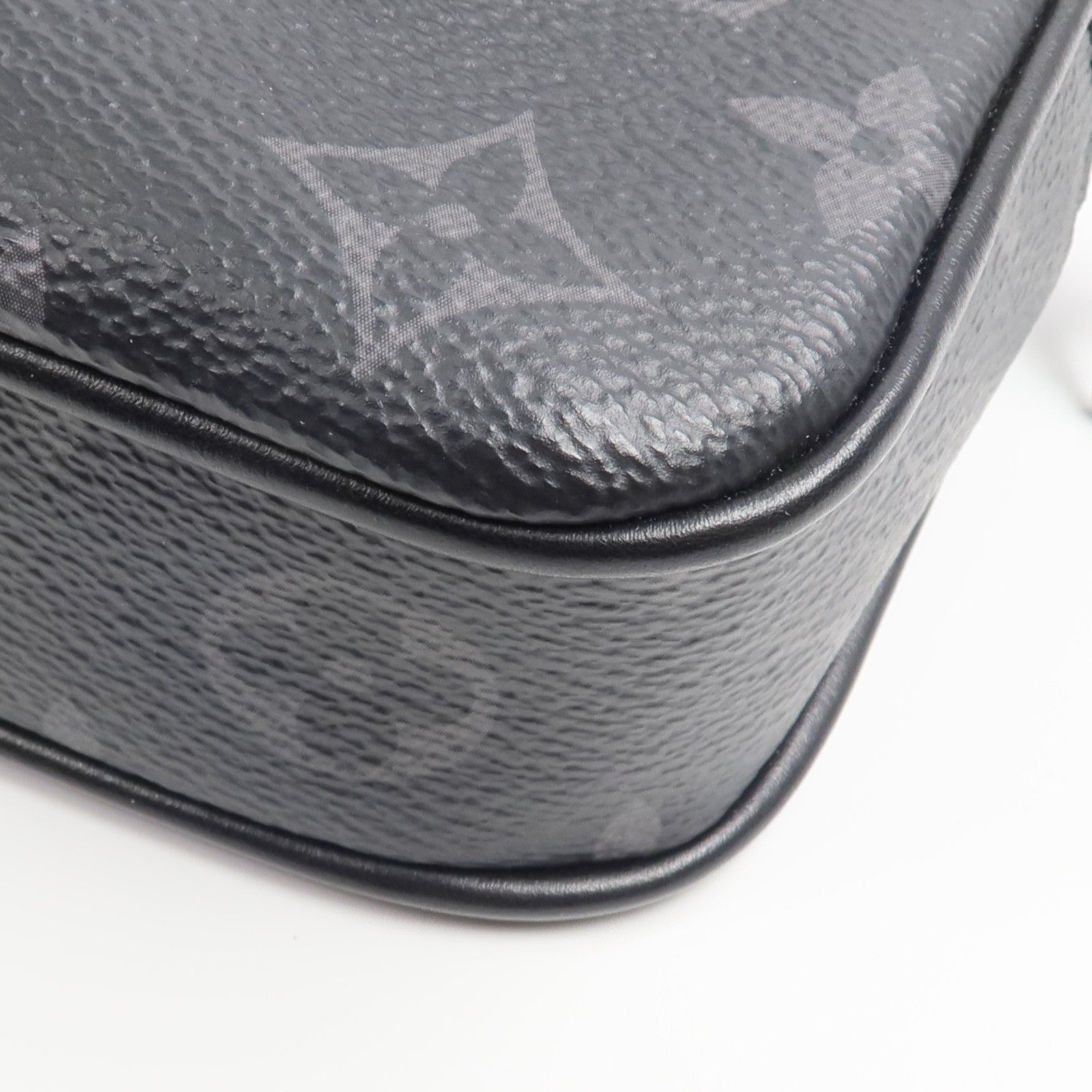 LOUIS VUITTON Monogram Eclipse Pochette Volga手拿包