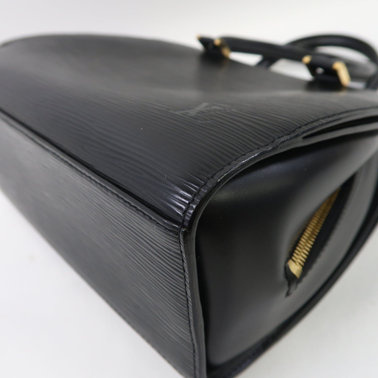 LOUIS VUITTON Epi皮革Pont Neuf金扣手挽袋黑色