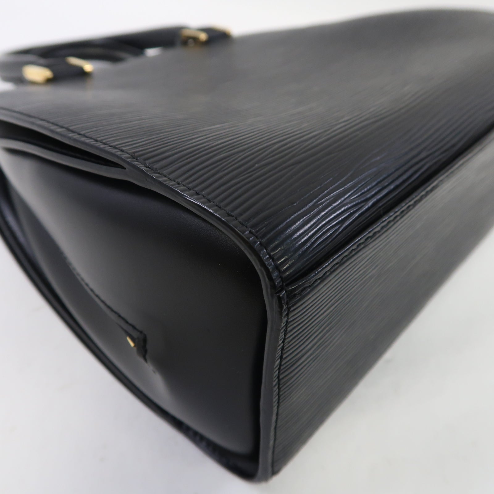 LOUIS VUITTON Epi皮革Pont Neuf金扣手挽袋黑色