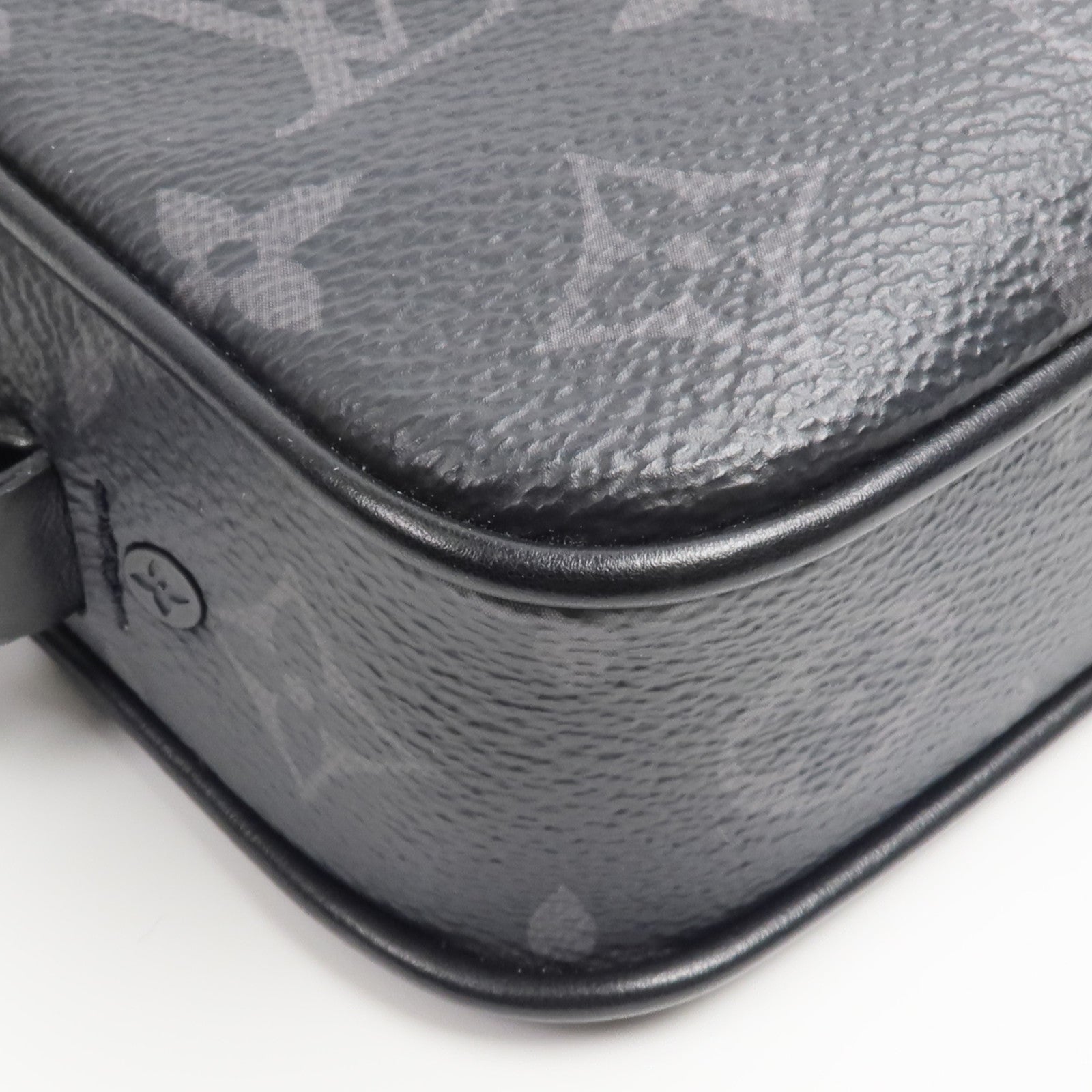 LOUIS VUITTON Monogram Eclipse Pochette Volga手拿包