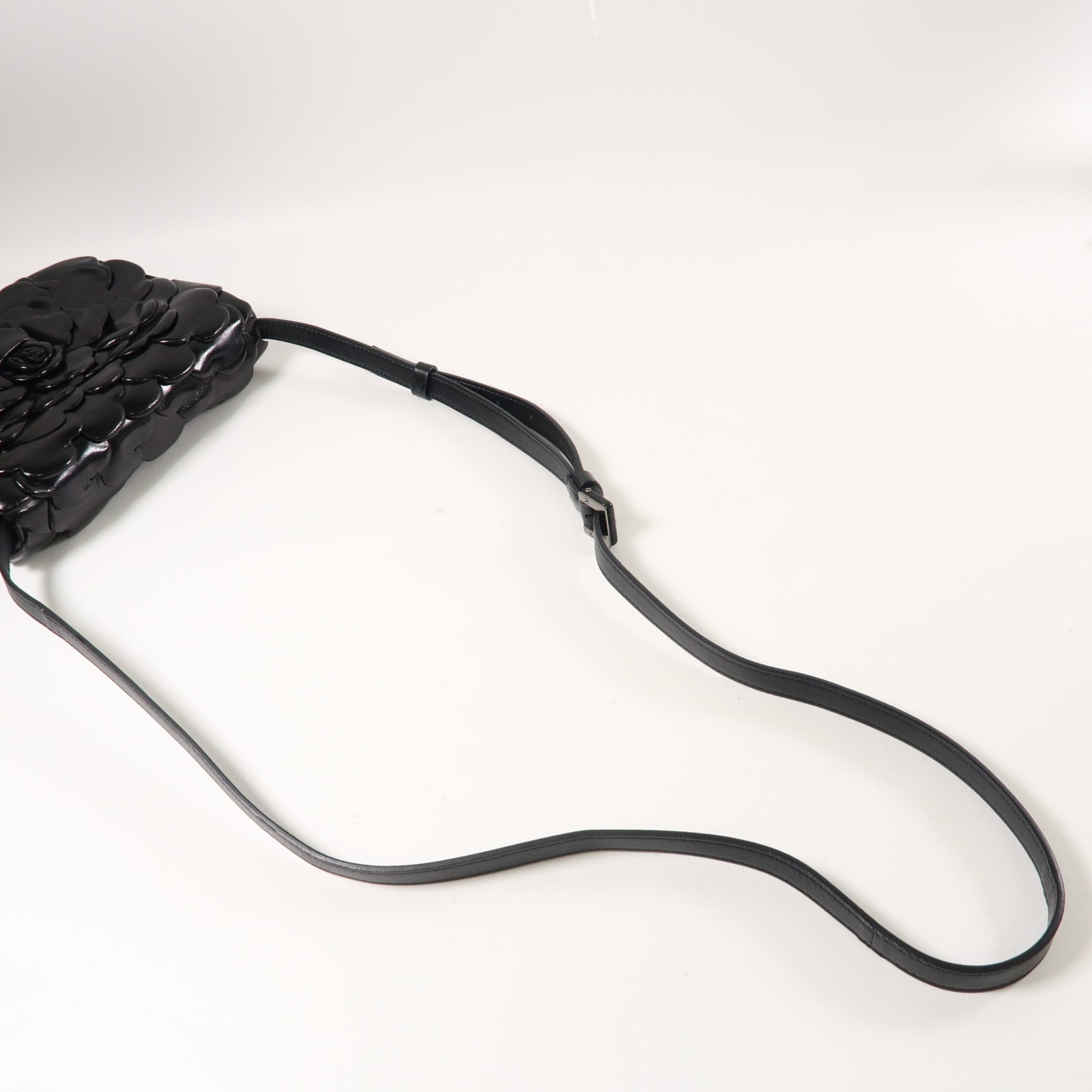 Valentino 牛皮皮革Shoulder Bag銀扣肩背袋黑色