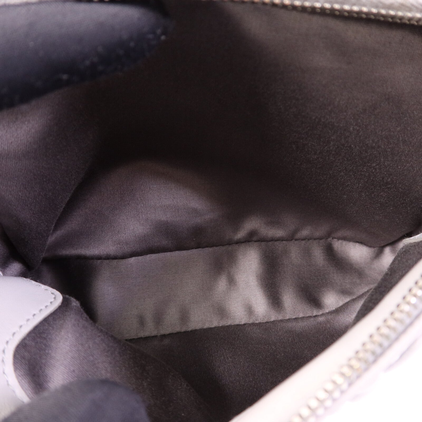 Miu Miu 羊皮皮革Shoulder Bag銀扣鏈帶肩背袋
