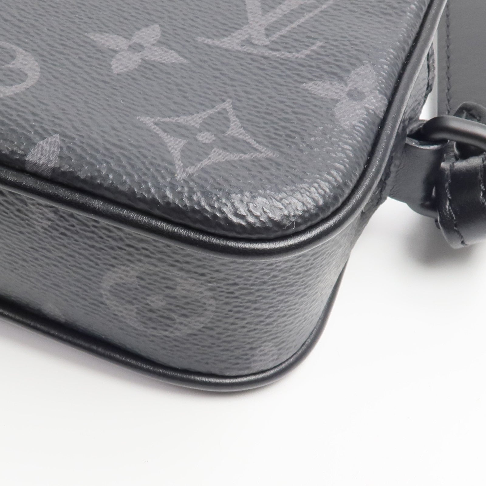 LOUIS VUITTON Monogram Eclipse Pochette Volga手拿包