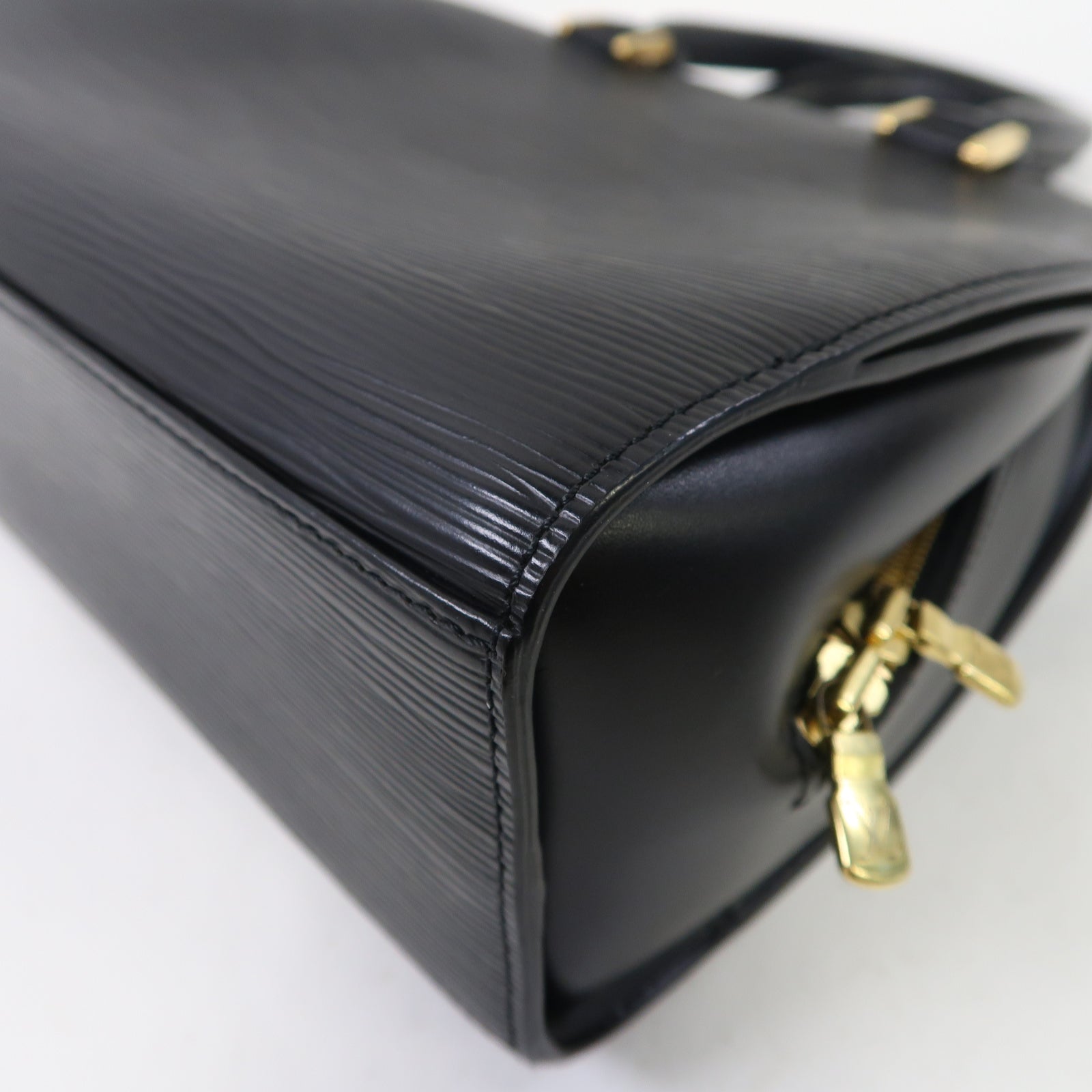 LOUIS VUITTON Epi皮革Pont Neuf金扣手挽袋黑色