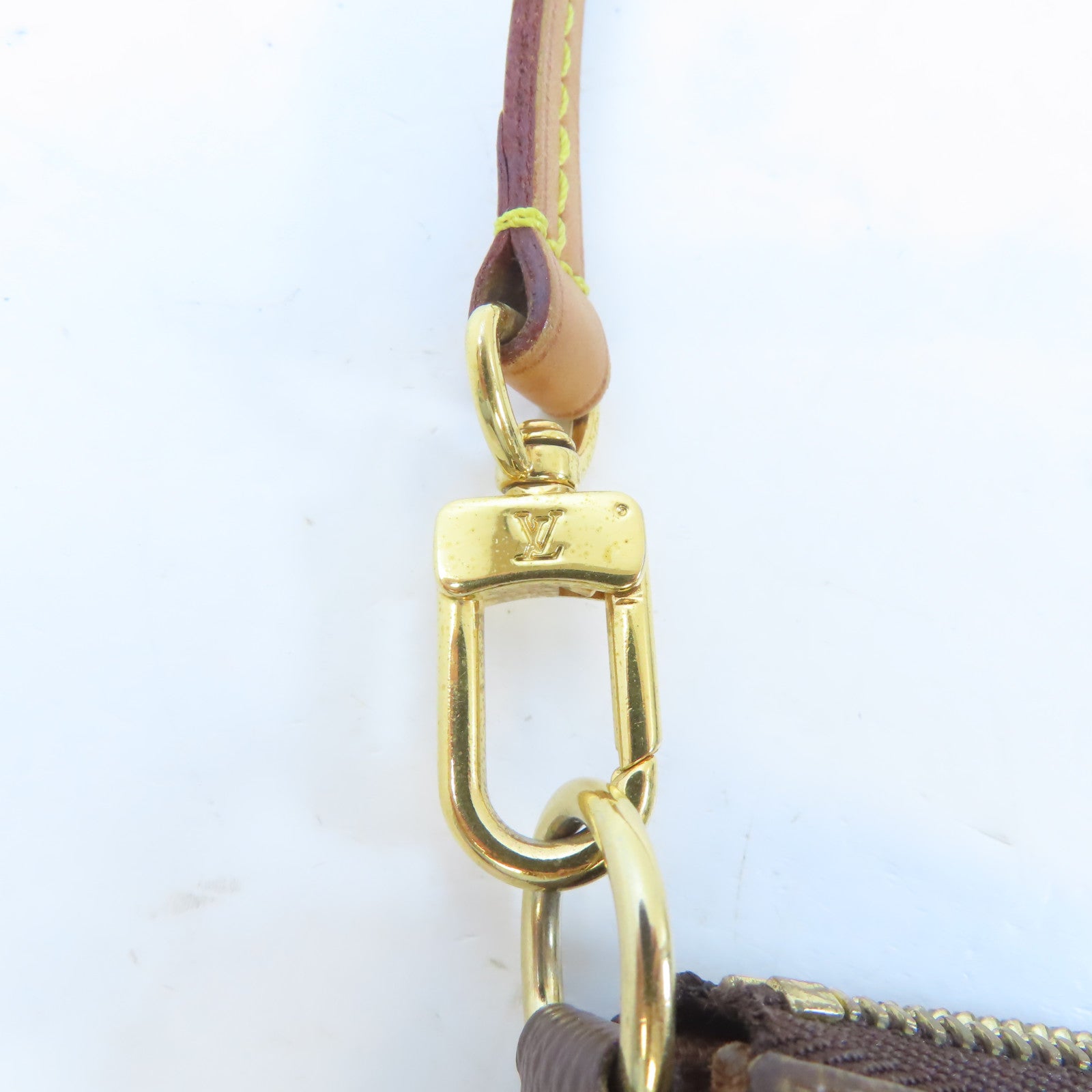 LOUIS VUITTON Monogram Pochette Accessoires金扣肩背袋啡色