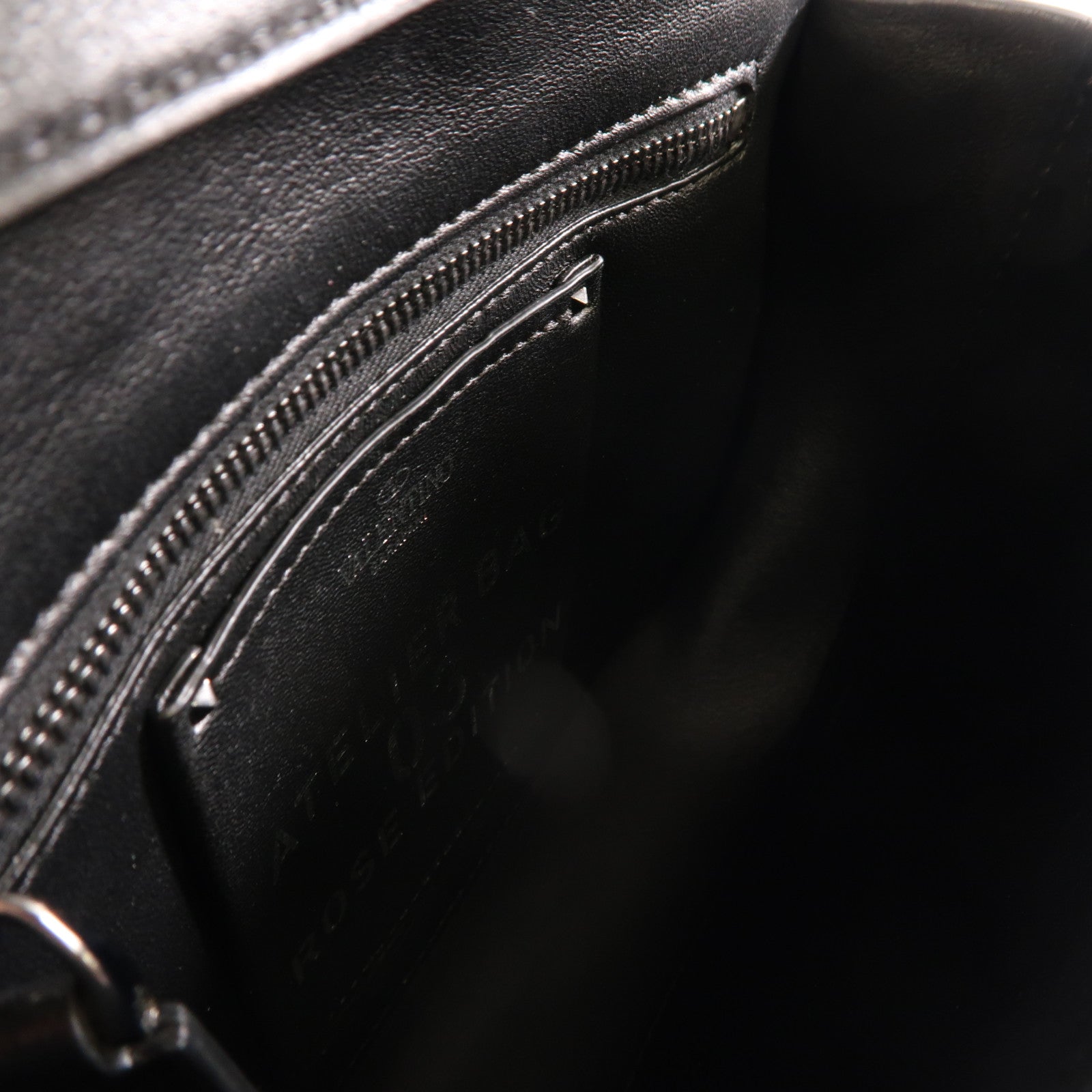 Valentino 牛皮皮革Shoulder Bag銀扣肩背袋黑色