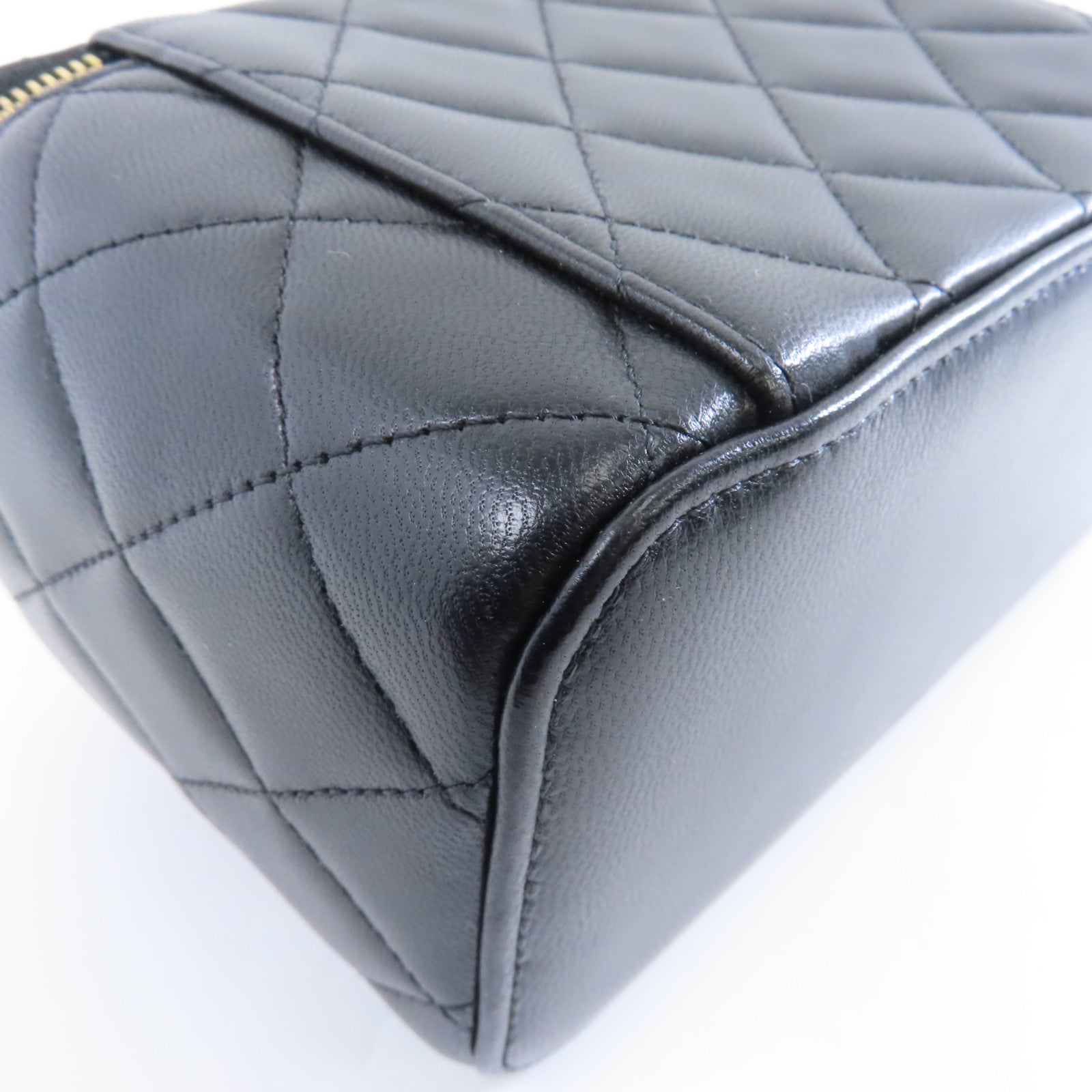 CHANEL 【激減優惠】菱格羊皮皮革Vanity Case金扣鏈帶肩背袋黑色