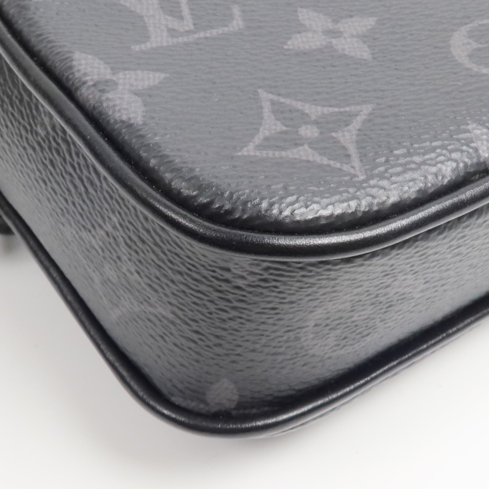 LOUIS VUITTON Monogram Eclipse Pochette Volga手拿包