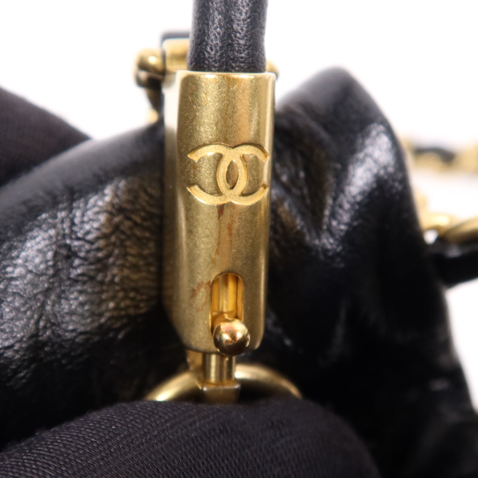 CHANEL 牛皮皮革Chanel 22 Mini金扣鏈帶肩背袋