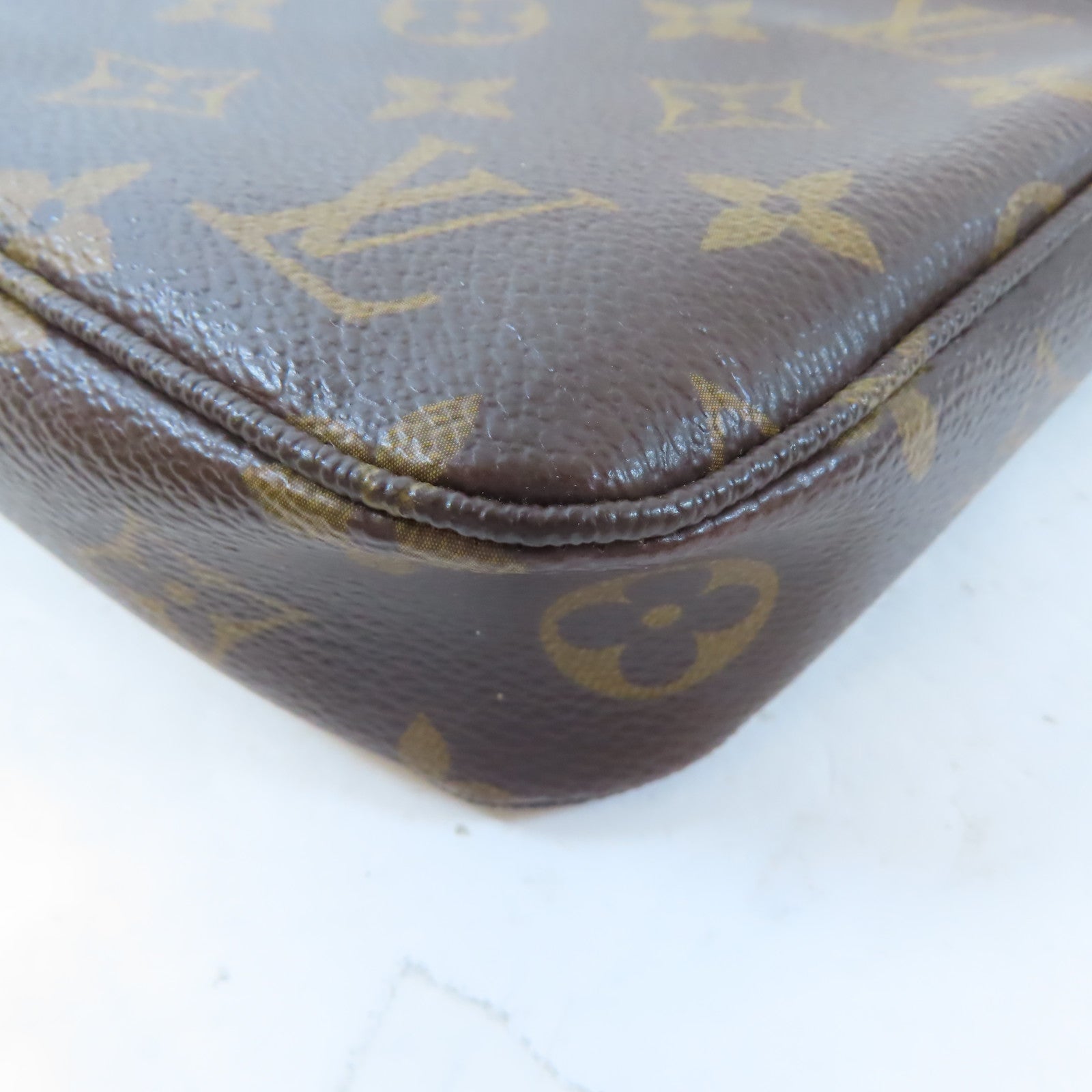 LOUIS VUITTON Monogram Pochette Accessoires金扣肩背袋啡色