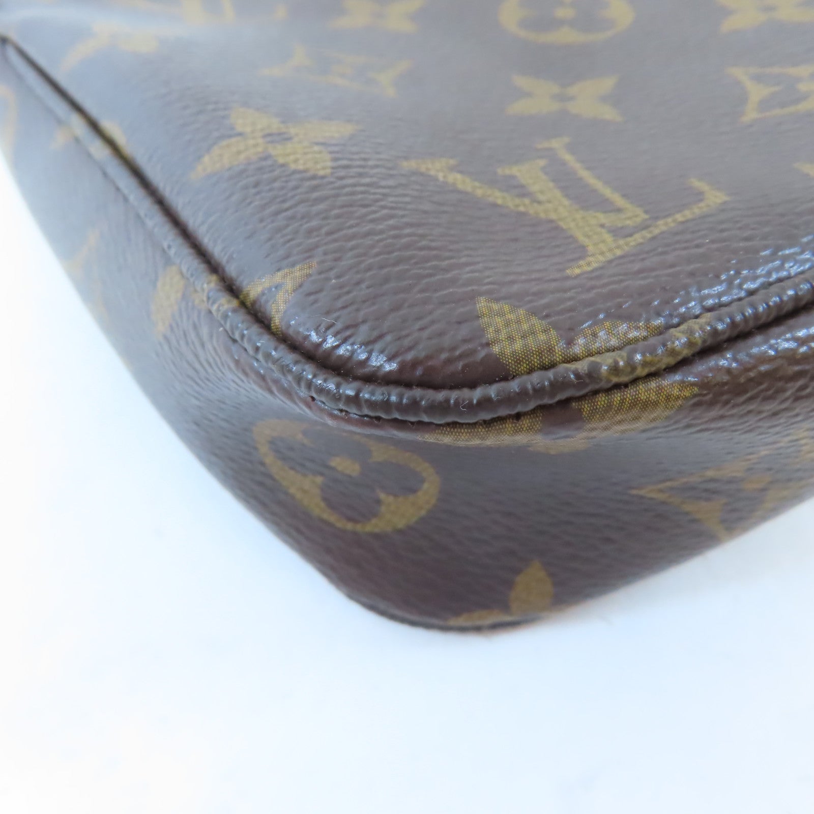 LOUIS VUITTON Monogram Pochette Accessoires金扣肩背袋啡色