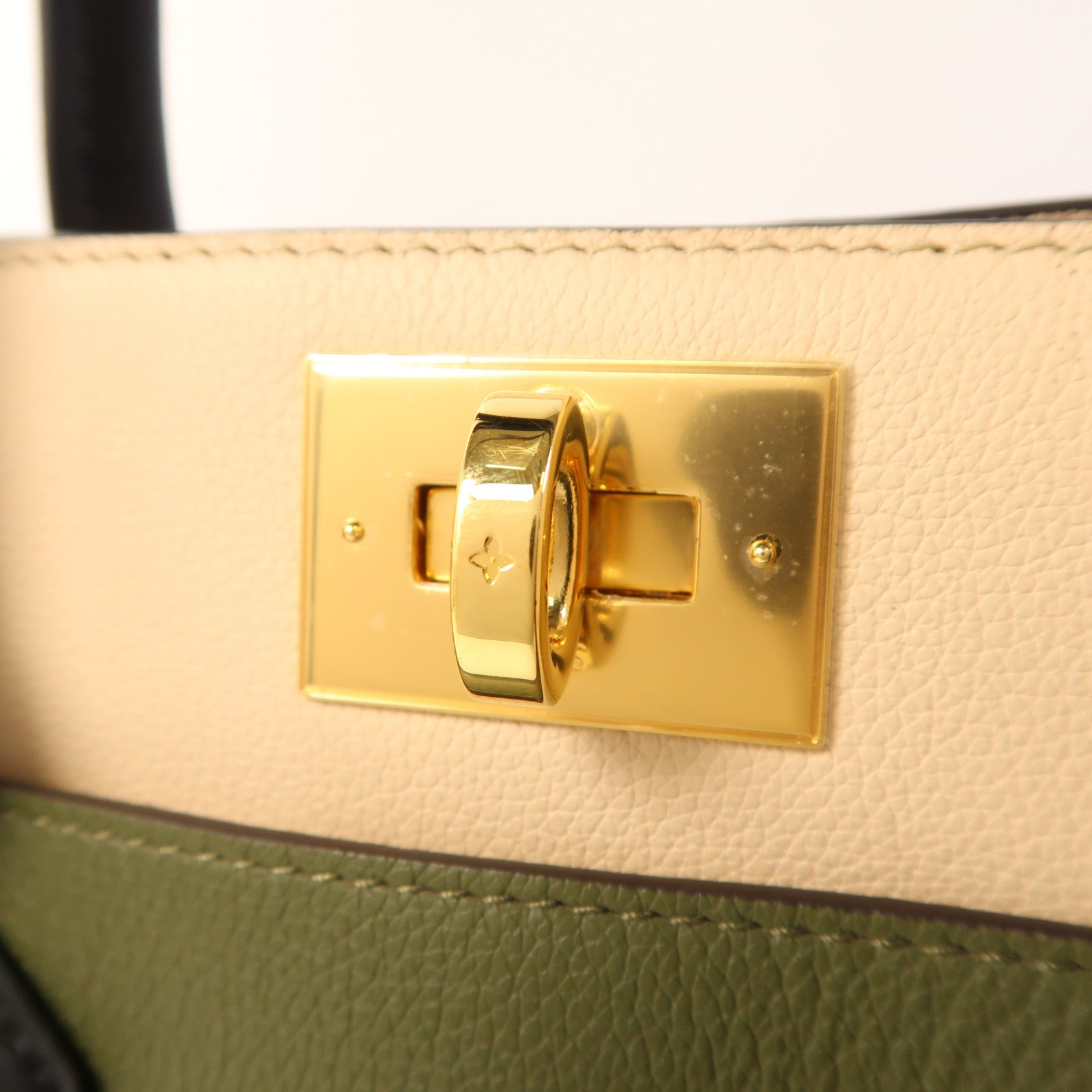 LOUIS VUITTON 牛皮皮革On My Side MM金扣手挽肩背兩用袋