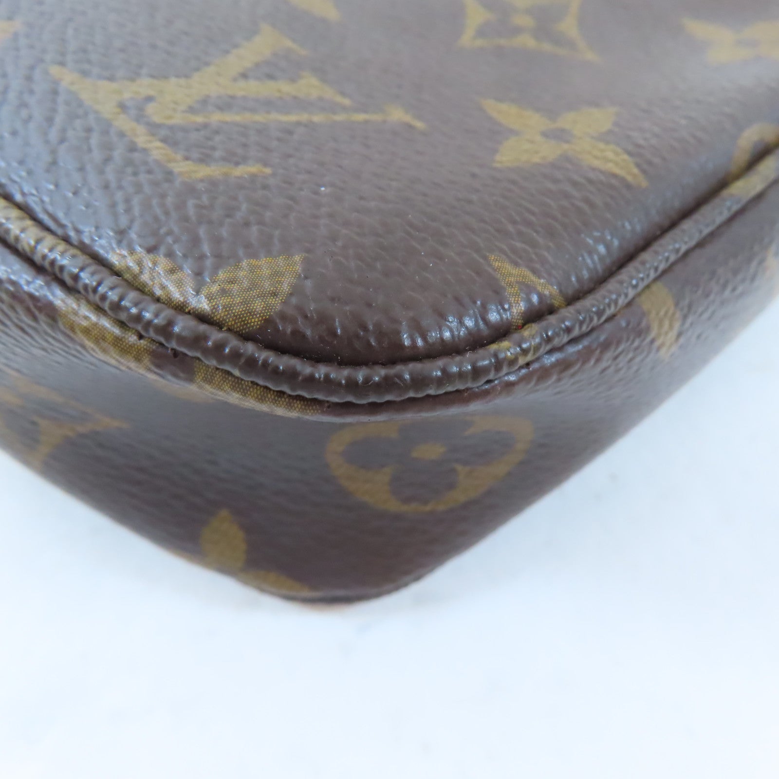 LOUIS VUITTON Monogram Pochette Accessoires金扣肩背袋啡色
