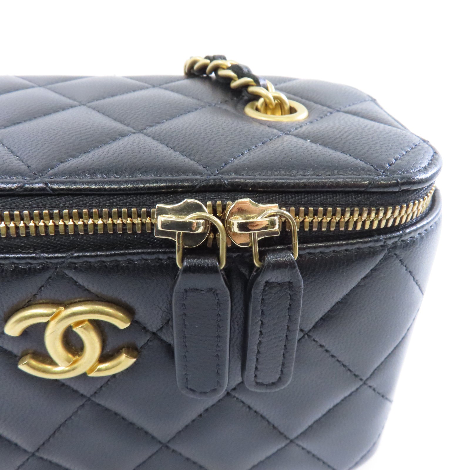 CHANEL 【激減優惠】菱格羊皮皮革Vanity Case金扣鏈帶肩背袋黑色