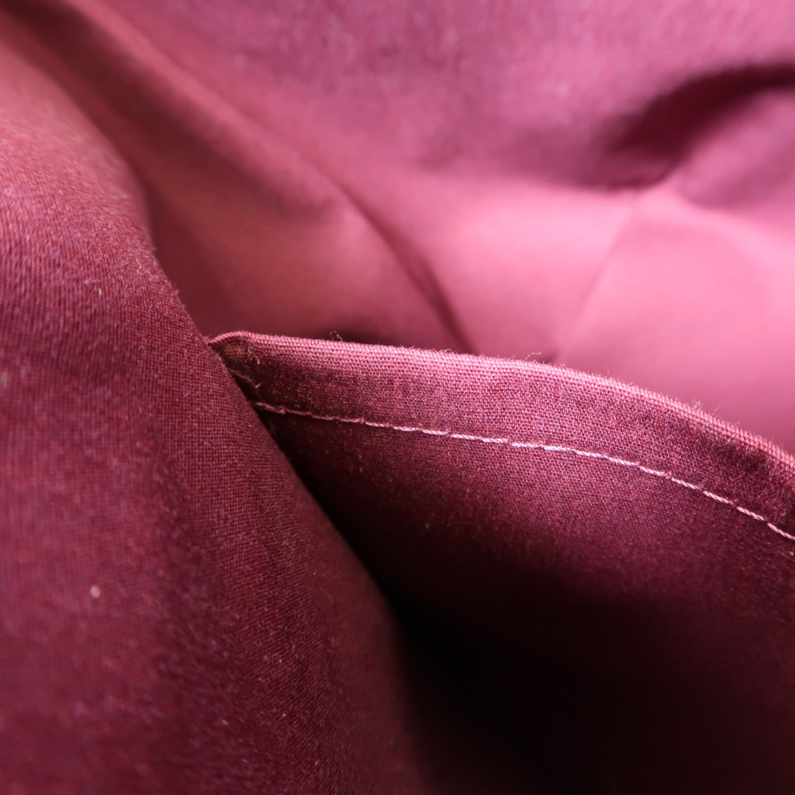 LOUIS VUITTON Vernis Bellevue PM金扣手挽袋