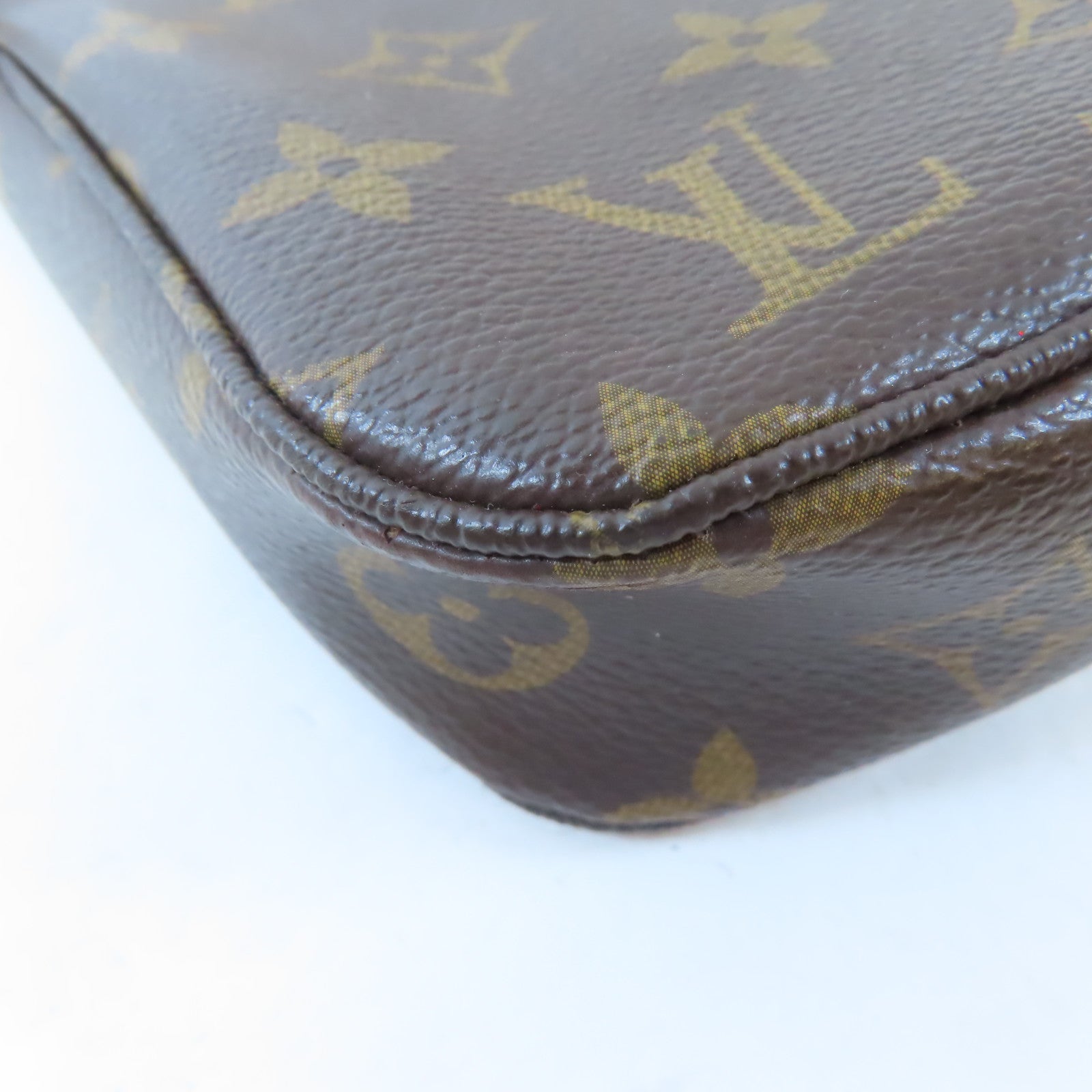 LOUIS VUITTON Monogram Pochette Accessoires金扣肩背袋啡色