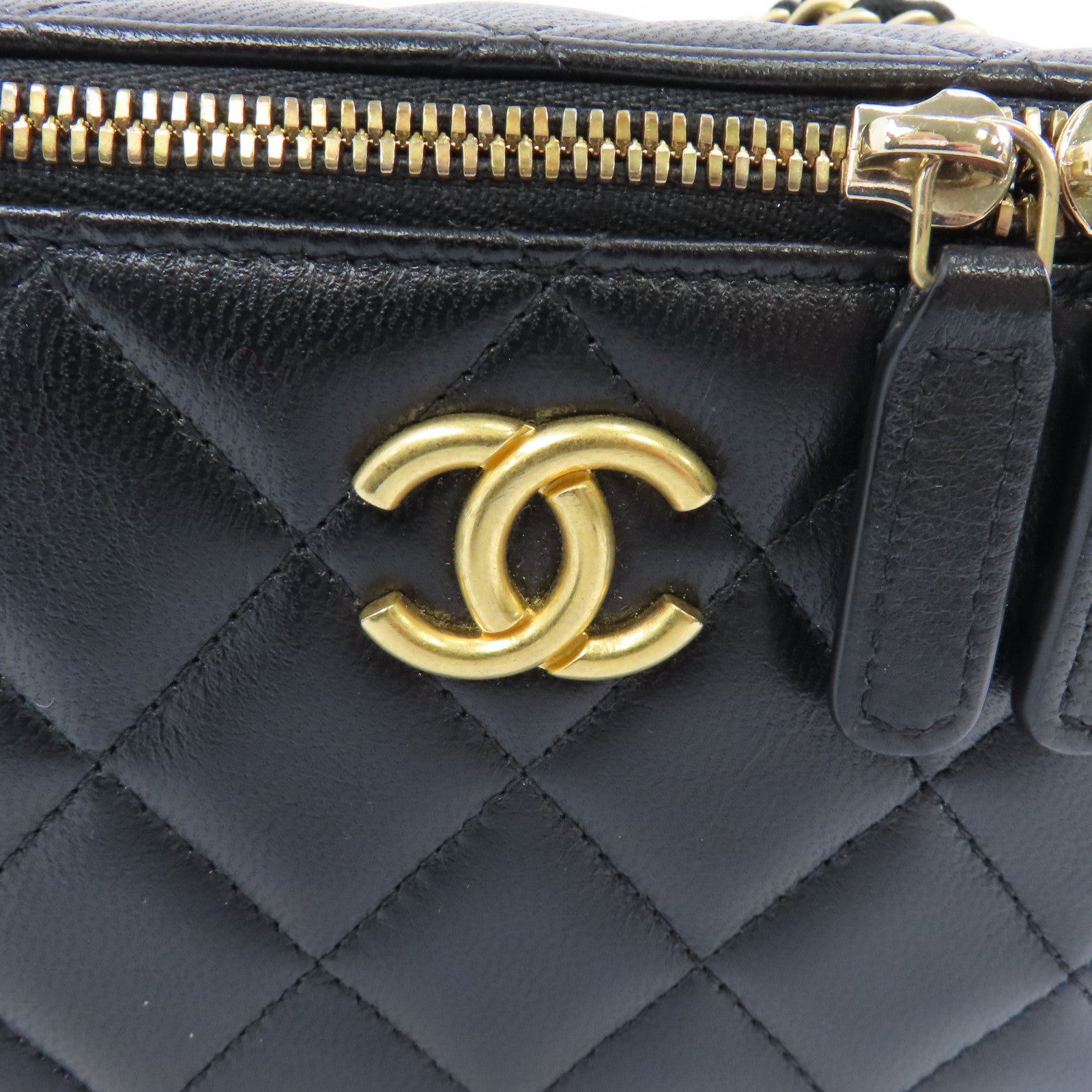 CHANEL 【激減優惠】菱格羊皮皮革Vanity Case金扣鏈帶肩背袋黑色